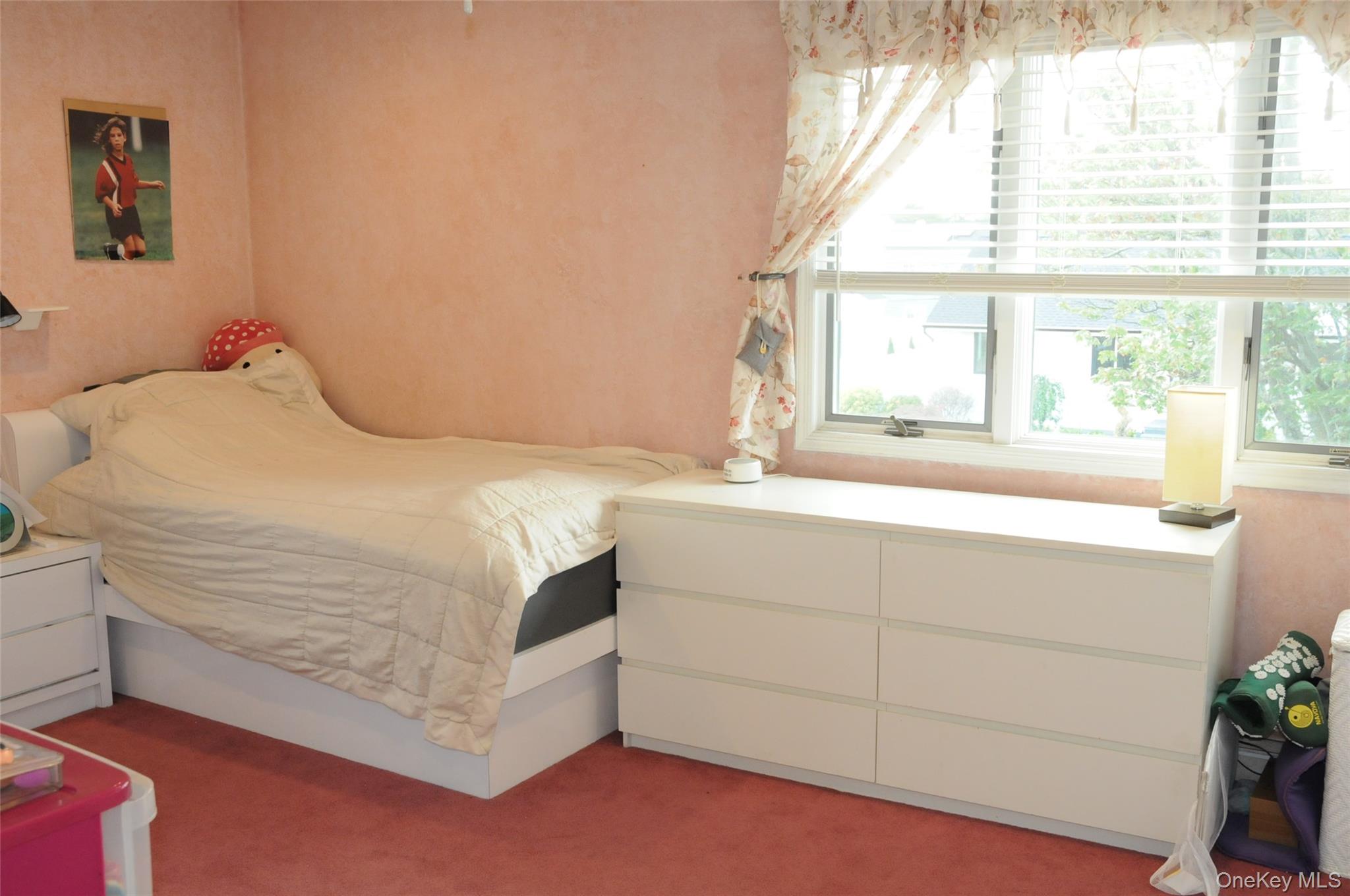 32 Kalda Lane, Plainview, NY 11803