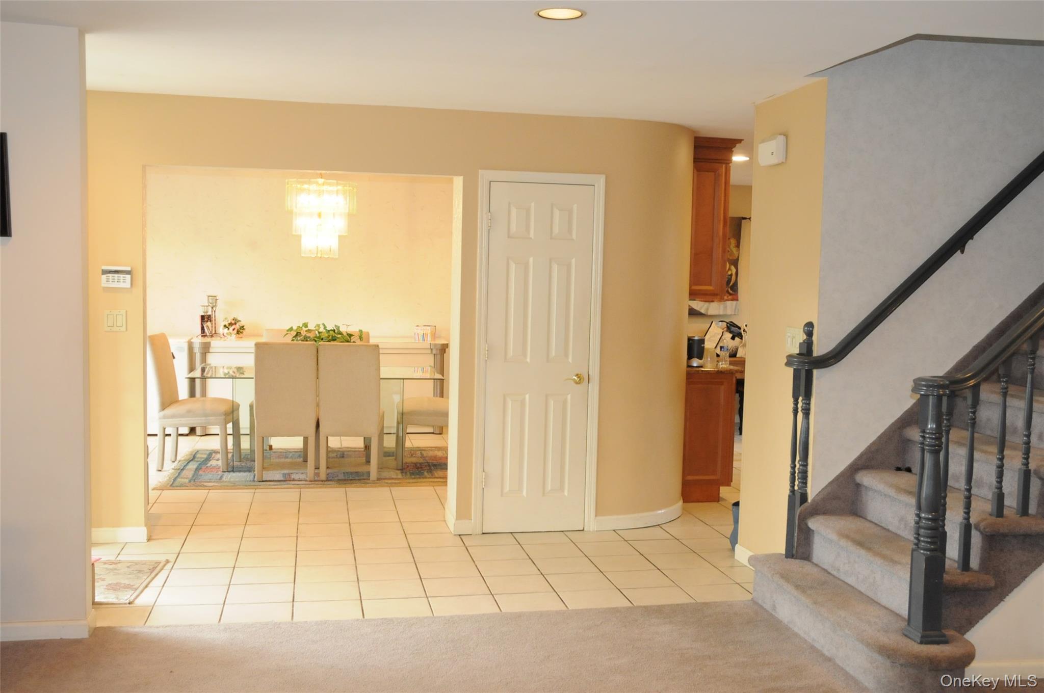 32 Kalda Lane, Plainview, NY 11803