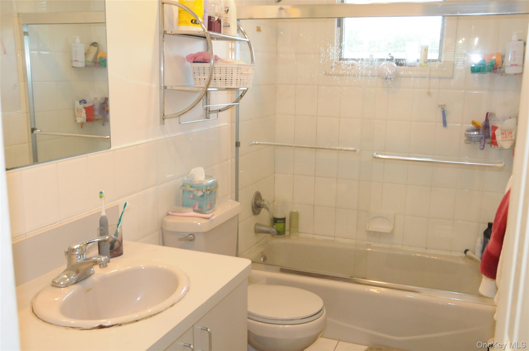 32 Kalda Lane, Plainview, NY 11803