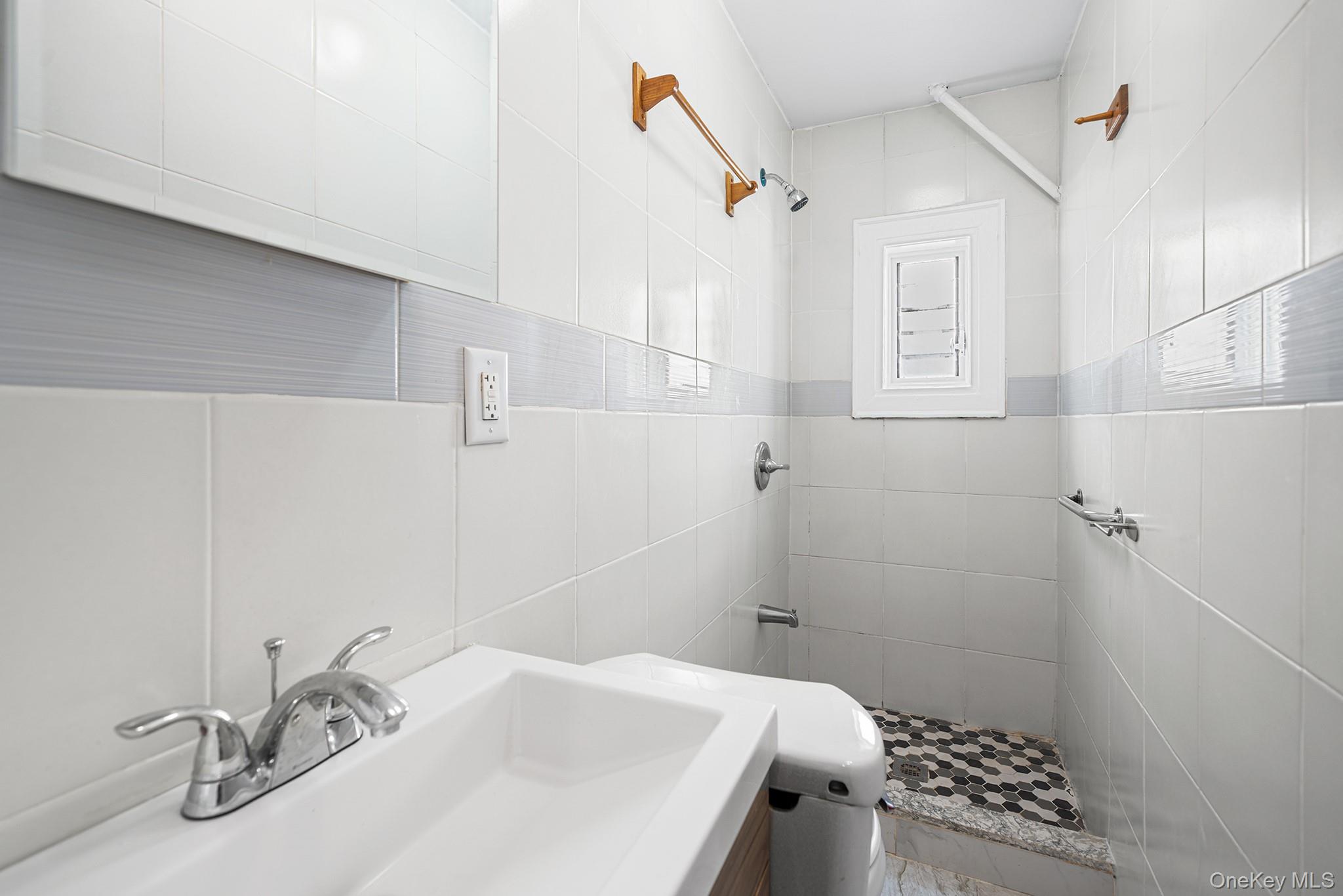 15044 87th Road, Briarwood, NY 11432