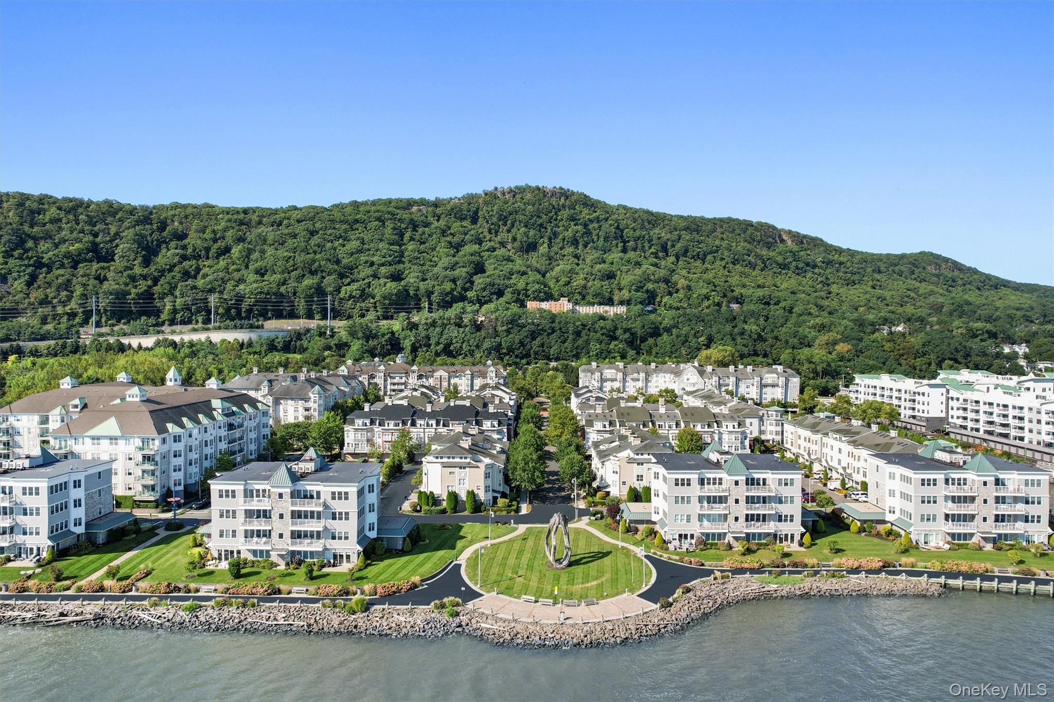 1207 Round Pointe Drive, Haverstraw, NY 10927