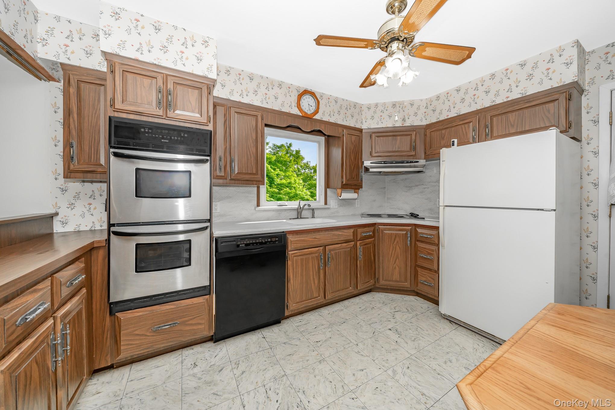 558 N Hawthorne Street, Massapequa, NY 11758