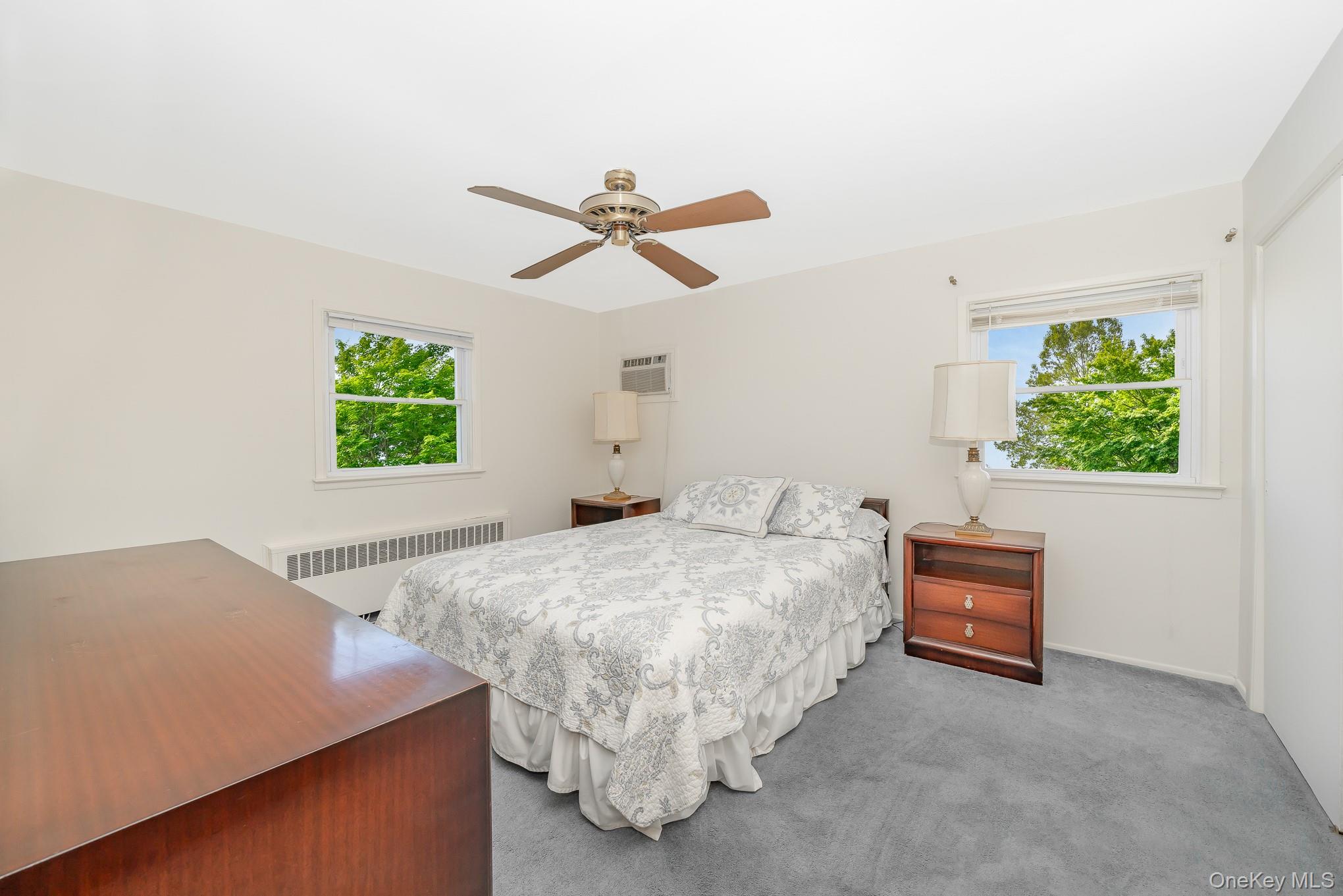 558 N Hawthorne Street, Massapequa, NY 11758