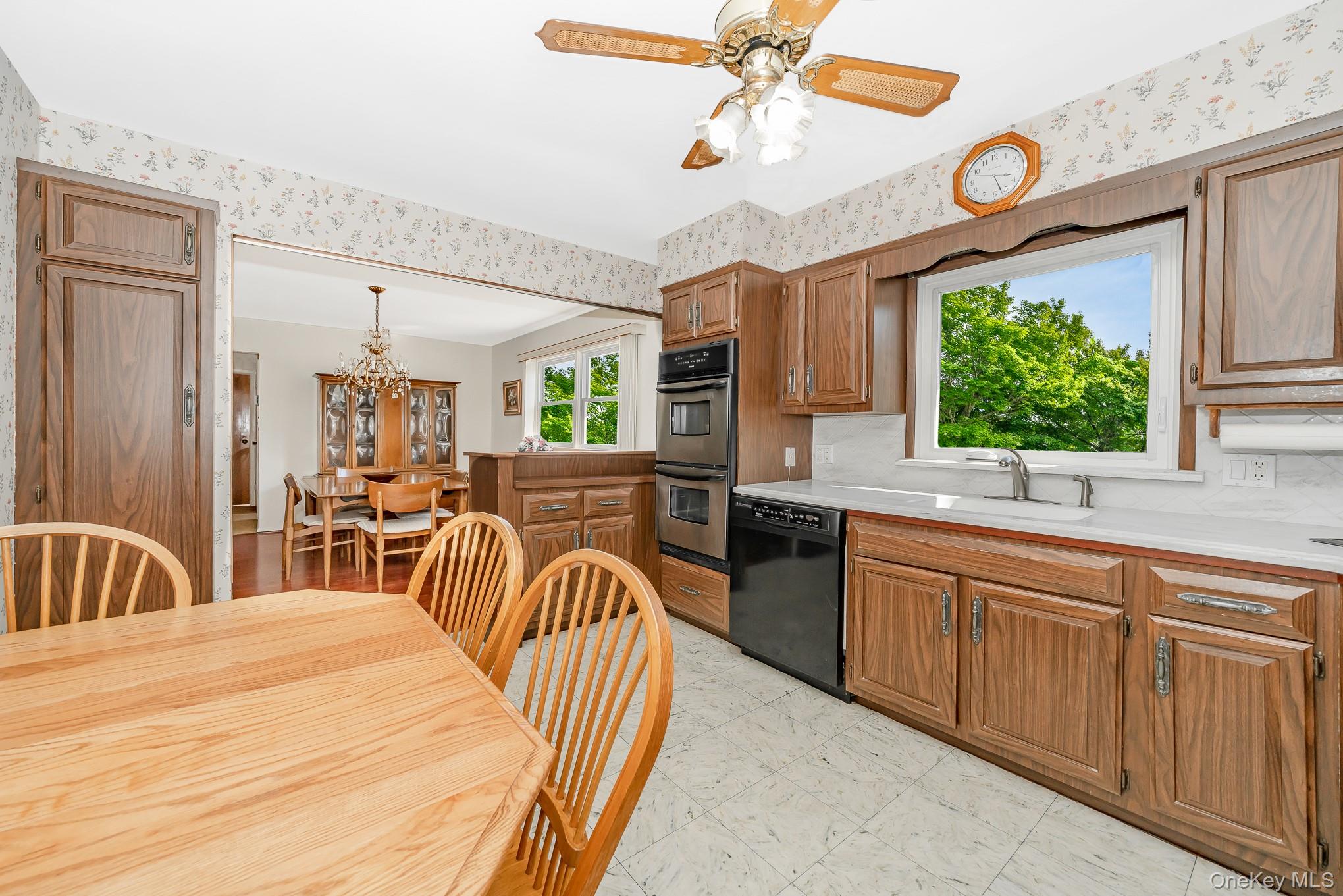 558 N Hawthorne Street, Massapequa, NY 11758