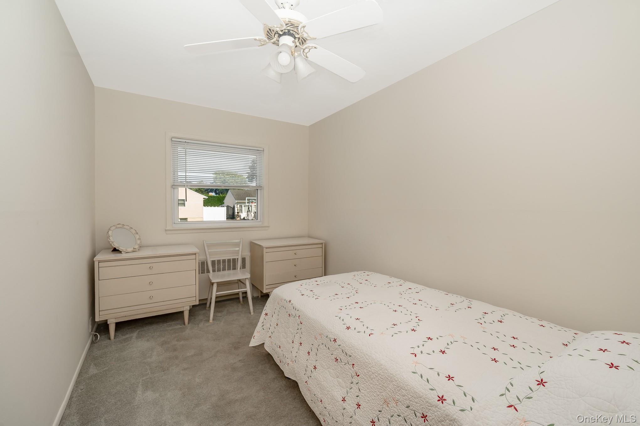 558 N Hawthorne Street, Massapequa, NY 11758