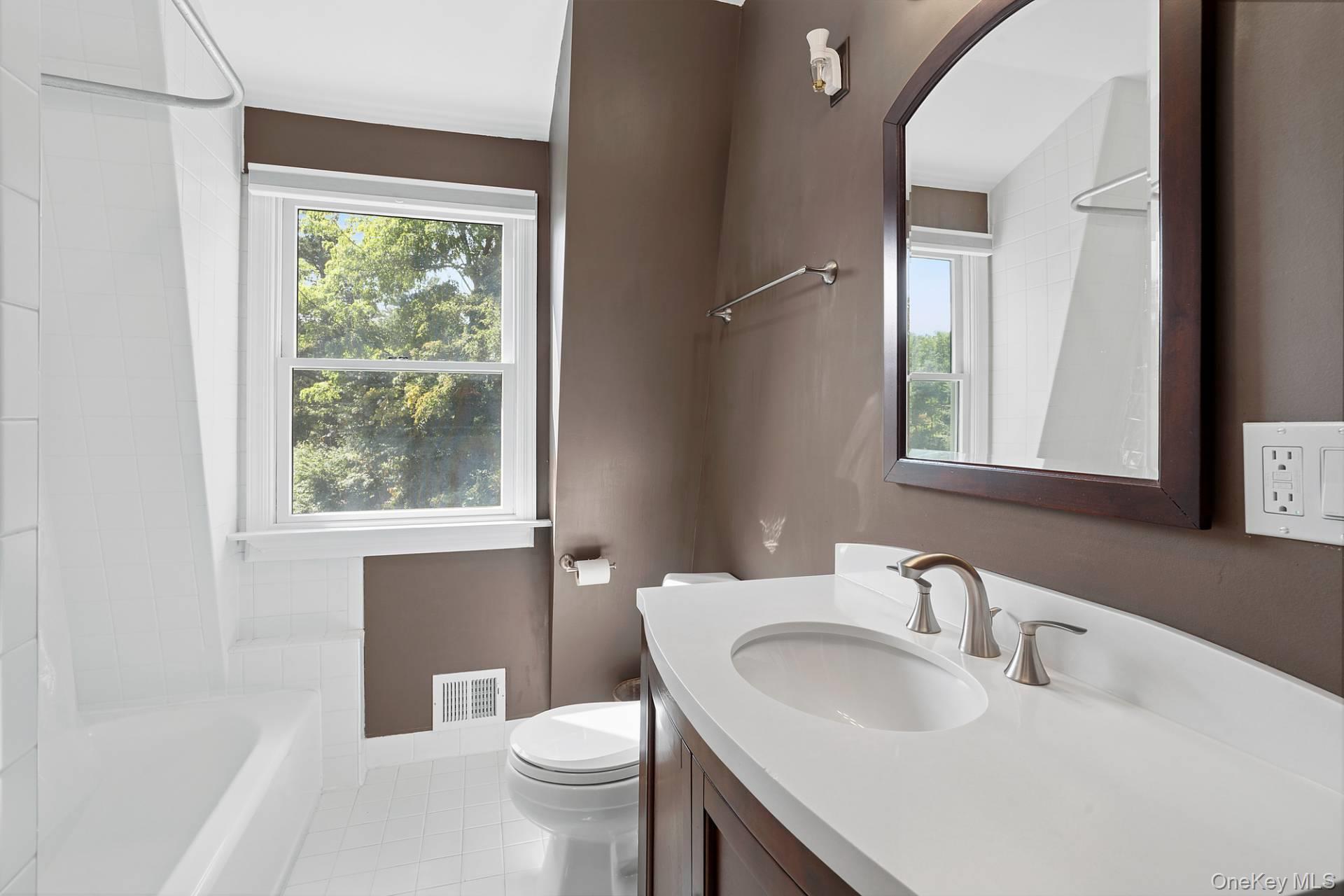 28 Plain View Drive, Wading River, NY 11792