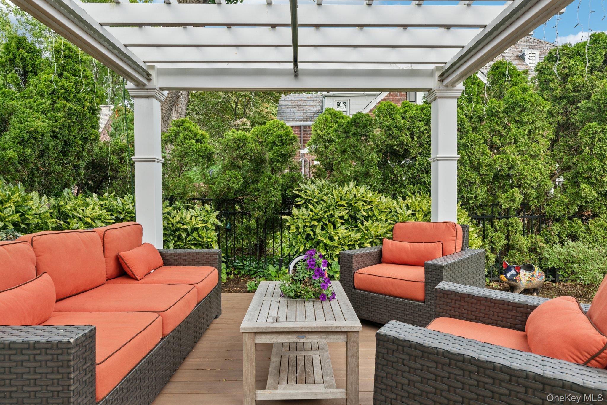 85 Kilburn Road, Garden City, NY 11530