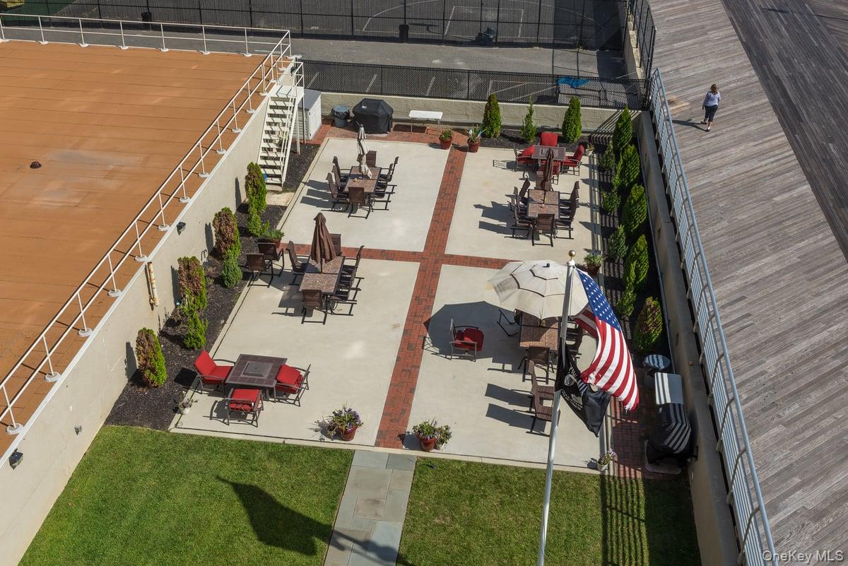 560 W Broadway # 4G, Long Beach, NY 11561