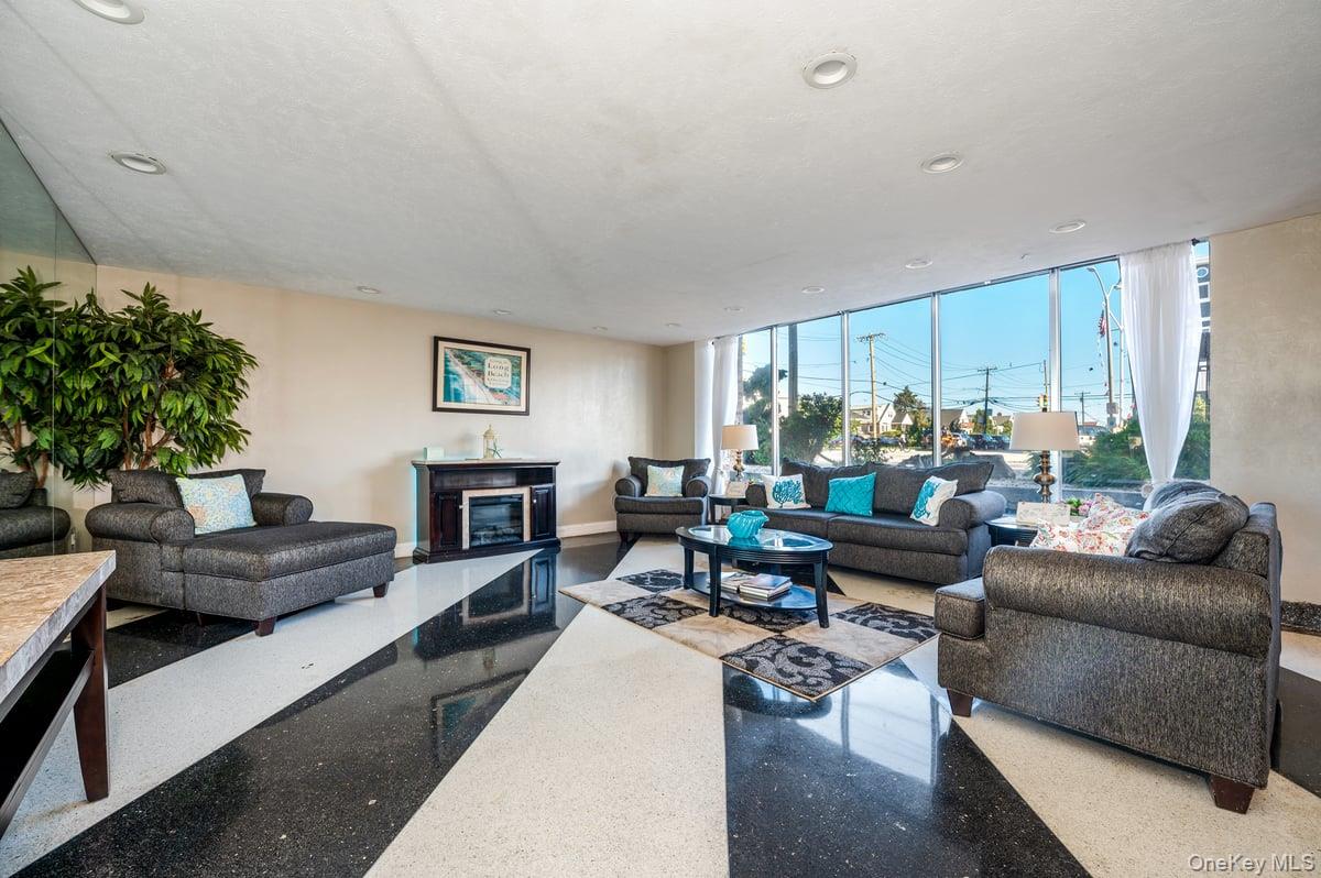 560 W Broadway # 4G, Long Beach, NY 11561