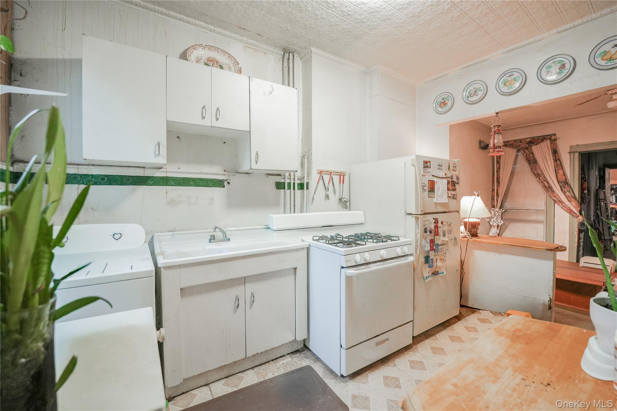 2042 Gates Avenue, Ridgewood, NY 11385