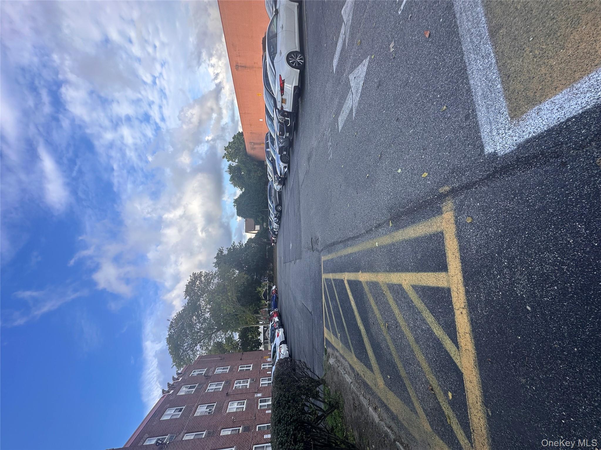 250 W Merrick Road # 2F, Freeport, NY 11520