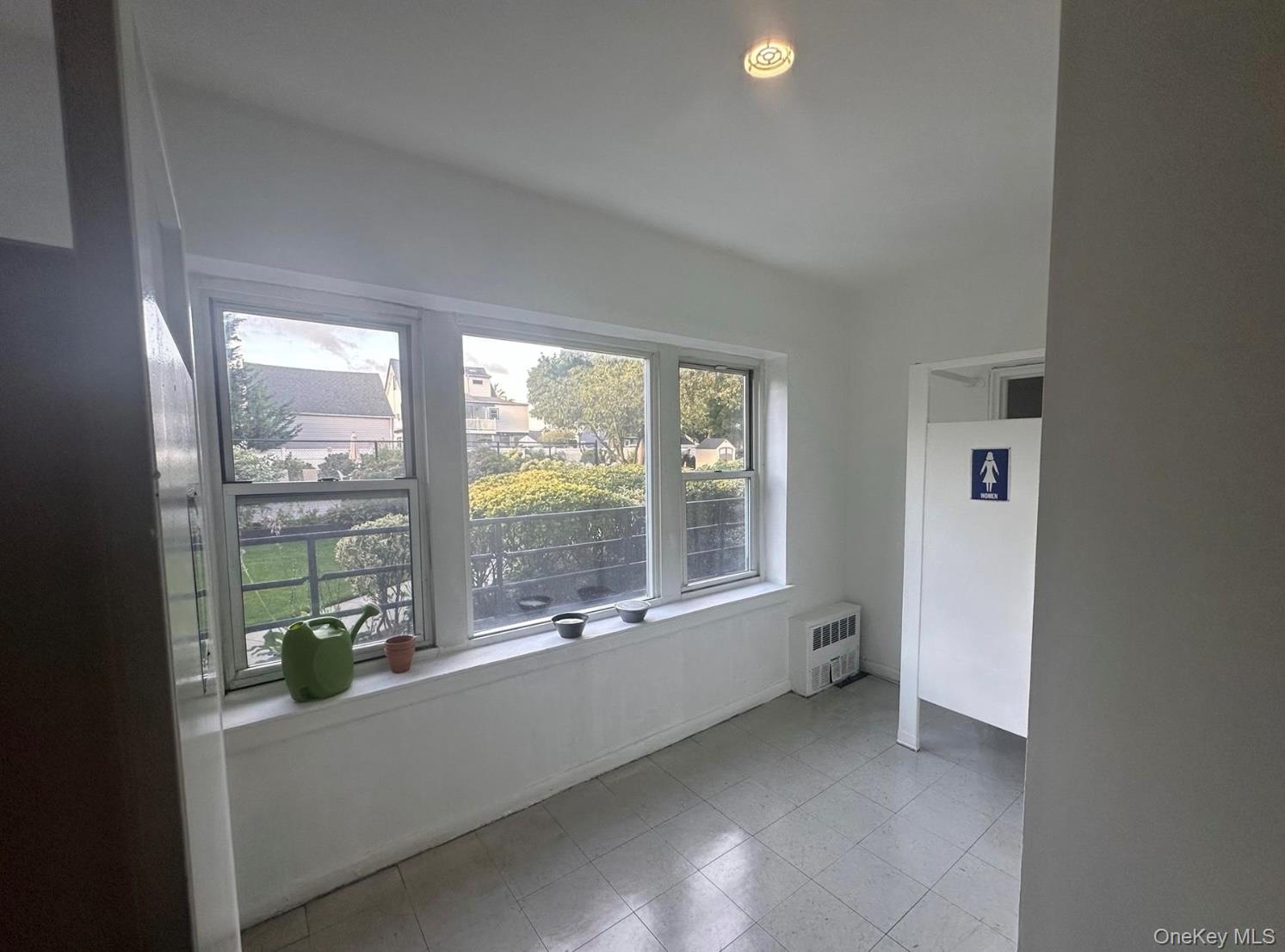 250 W Merrick Road # 2F, Freeport, NY 11520