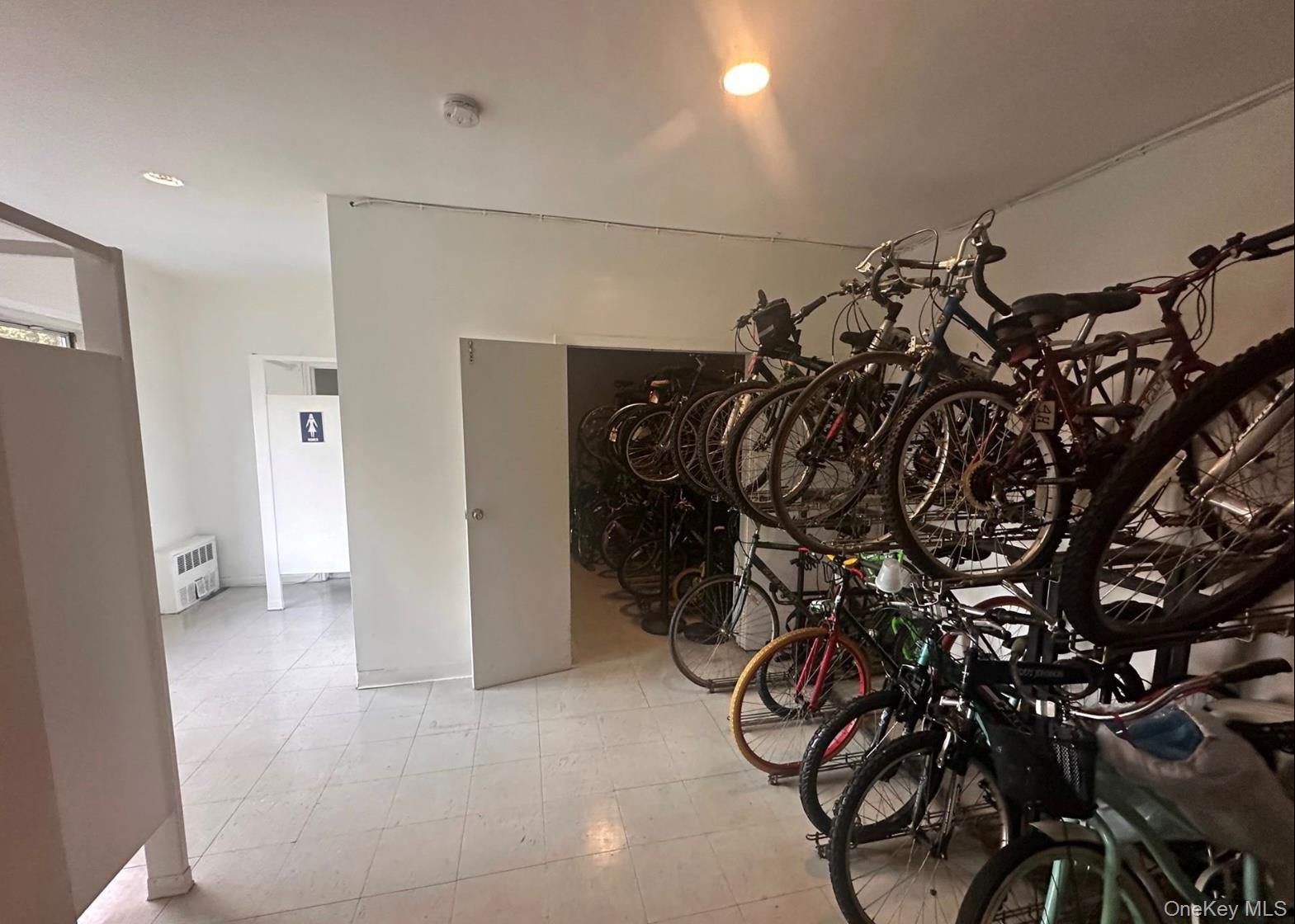 250 W Merrick Road # 2F, Freeport, NY 11520