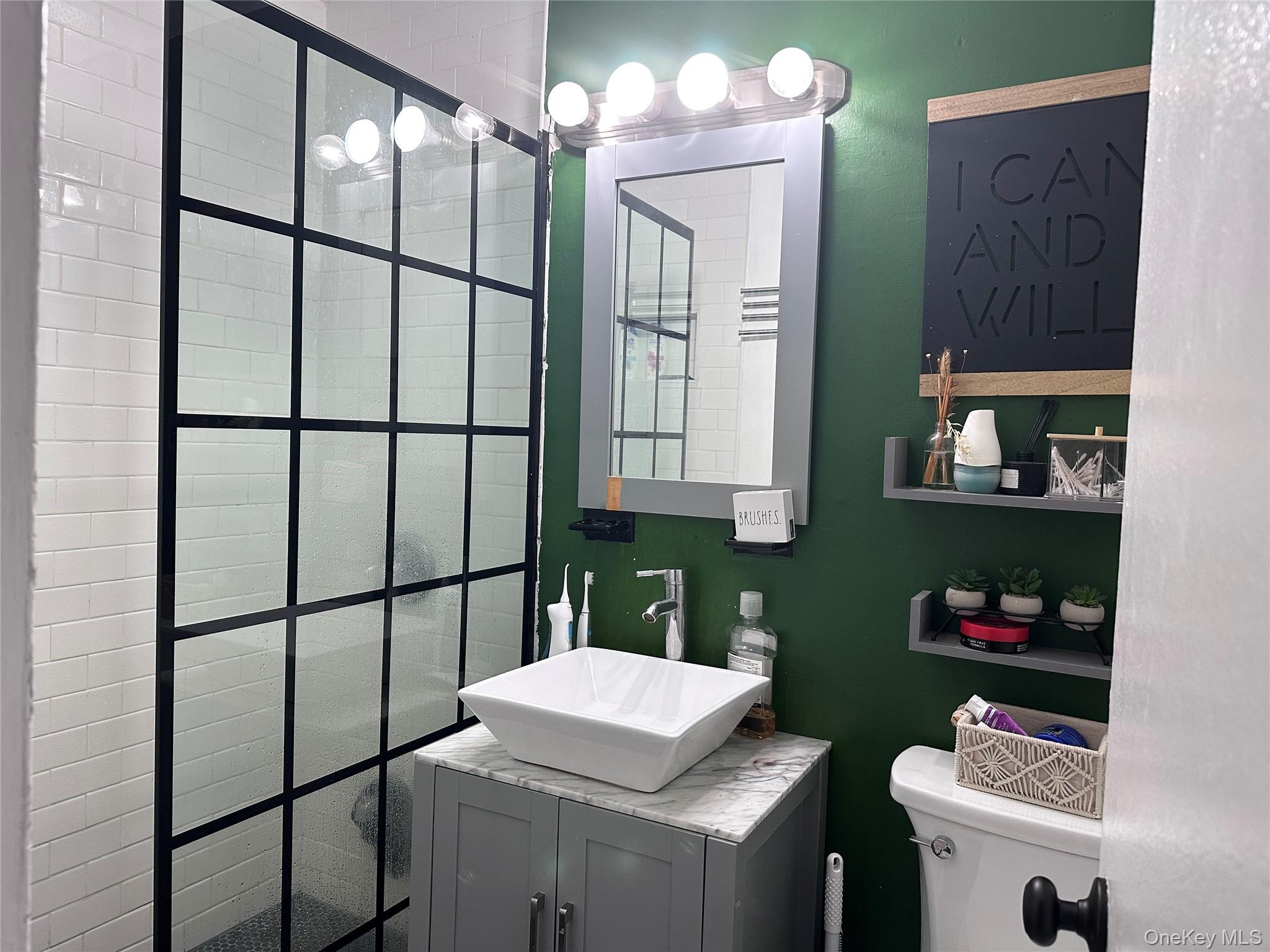 250 W Merrick Road # 2F, Freeport, NY 11520