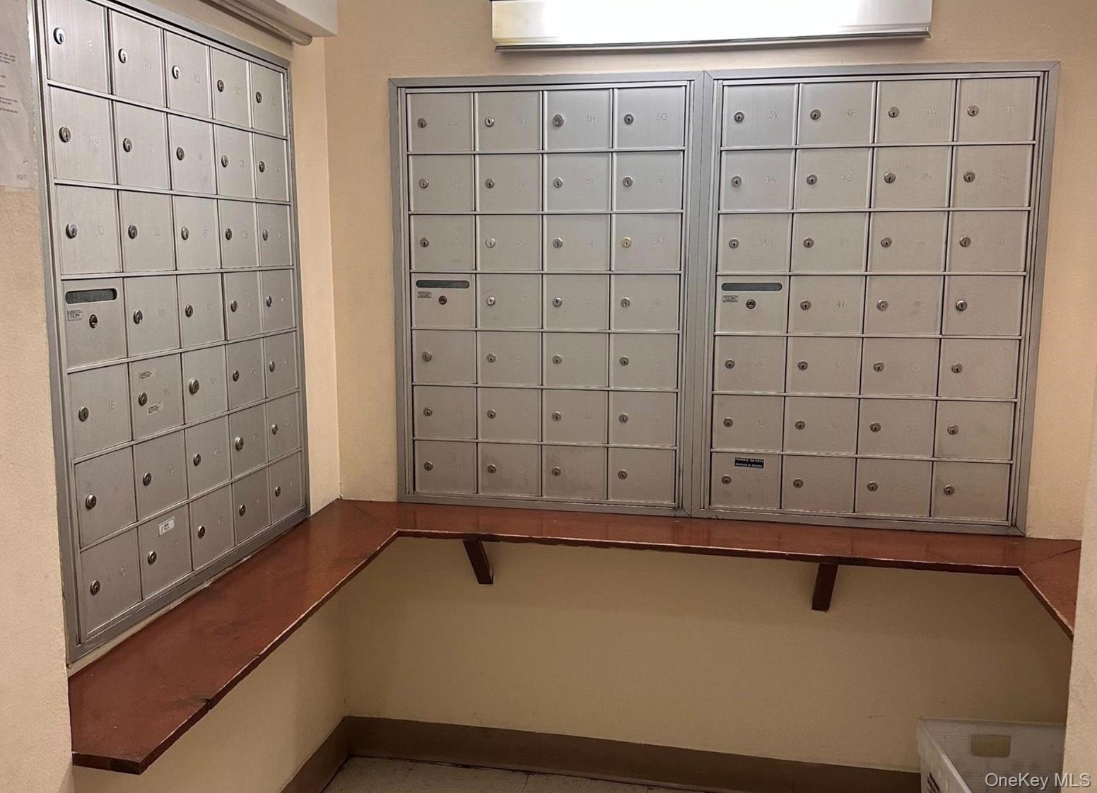 250 W Merrick Road # 2F, Freeport, NY 11520