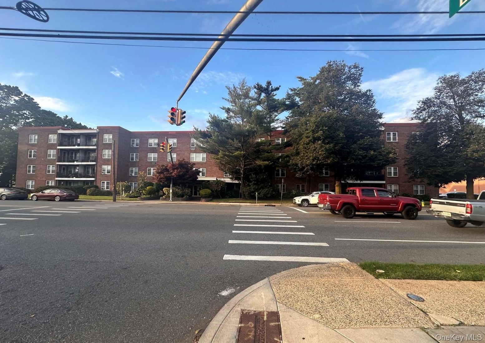 250 W Merrick Road # 2F, Freeport, NY 11520