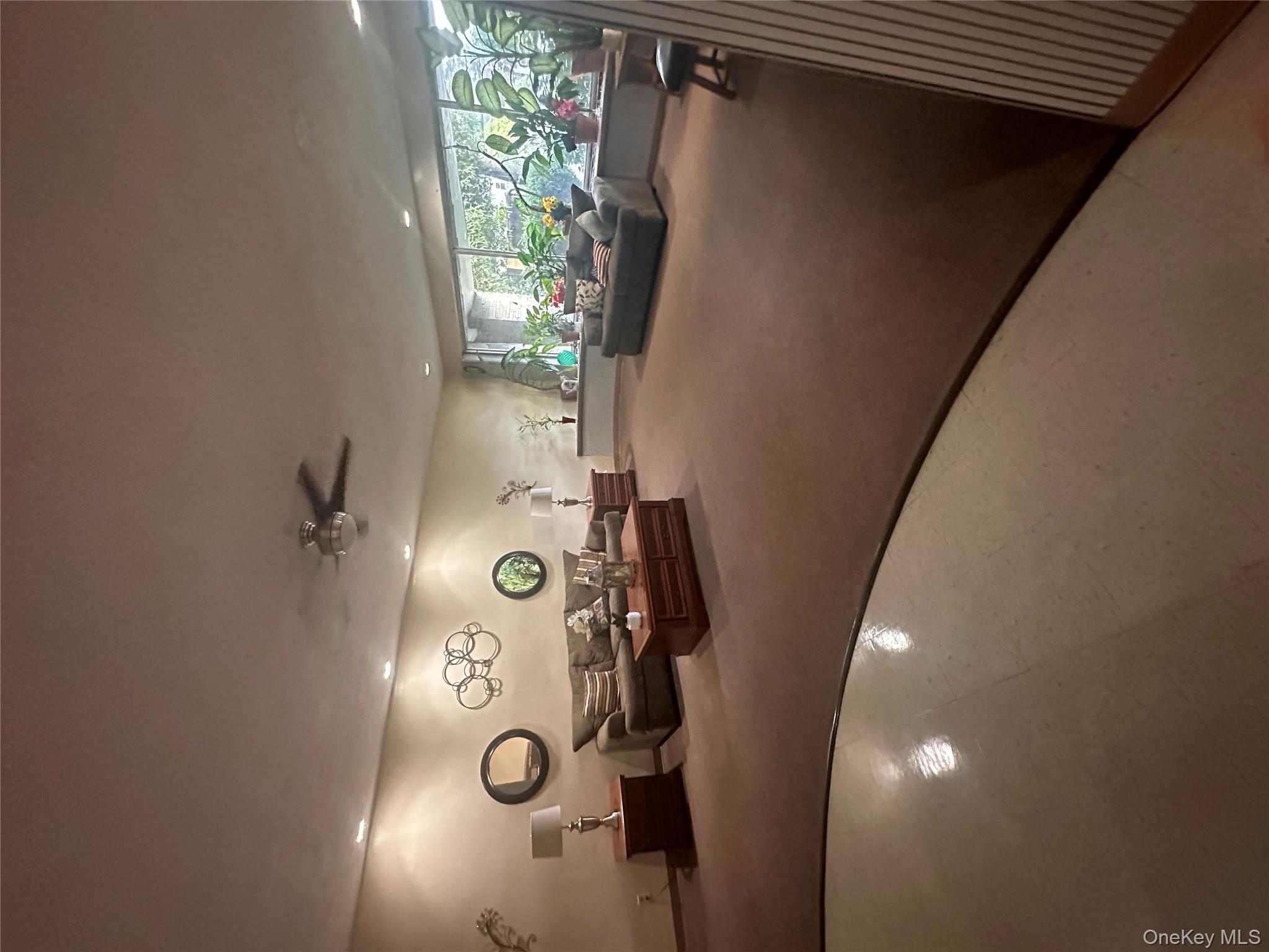 250 W Merrick Road # 2F, Freeport, NY 11520