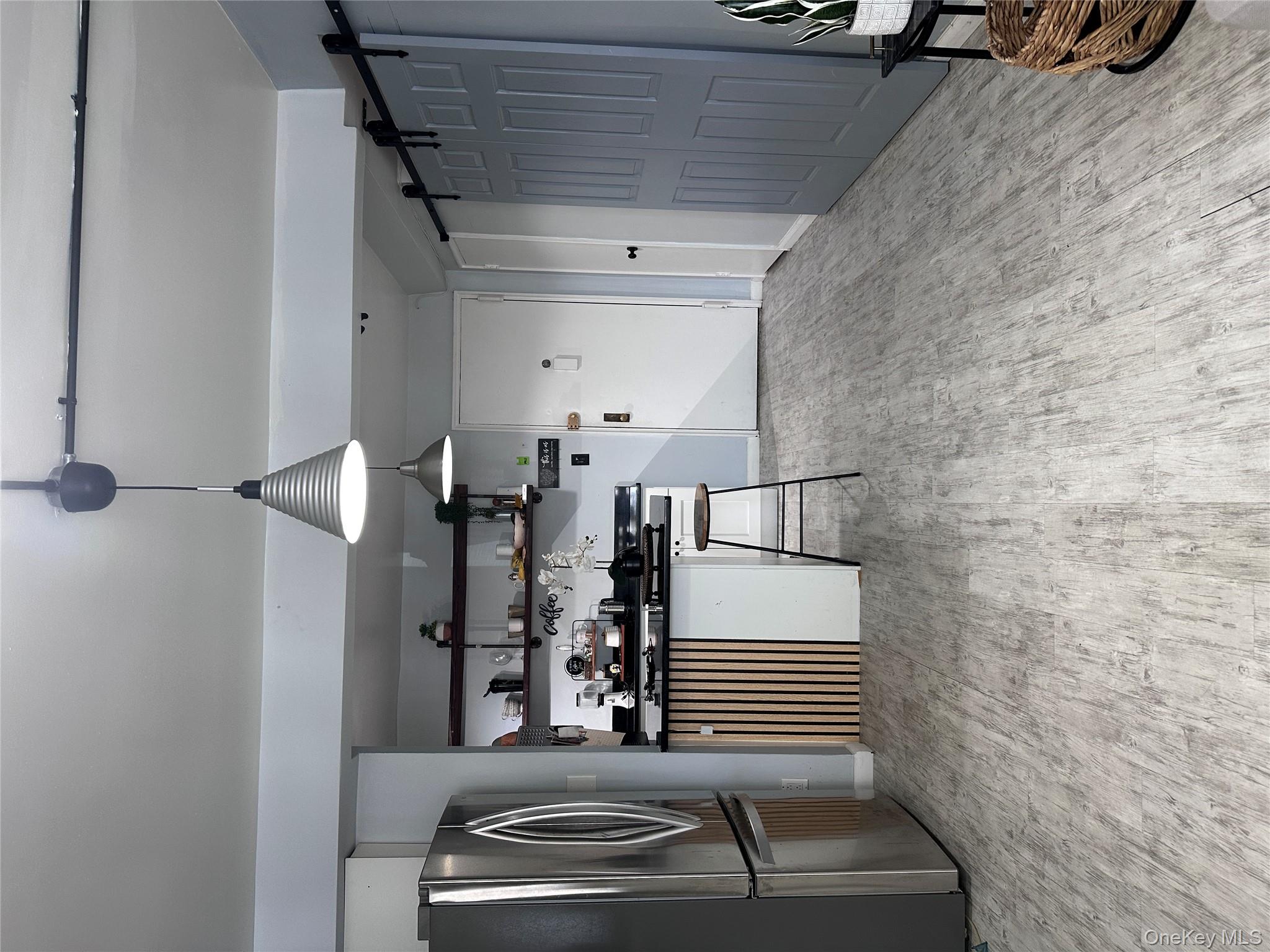 250 W Merrick Road # 2F, Freeport, NY 11520