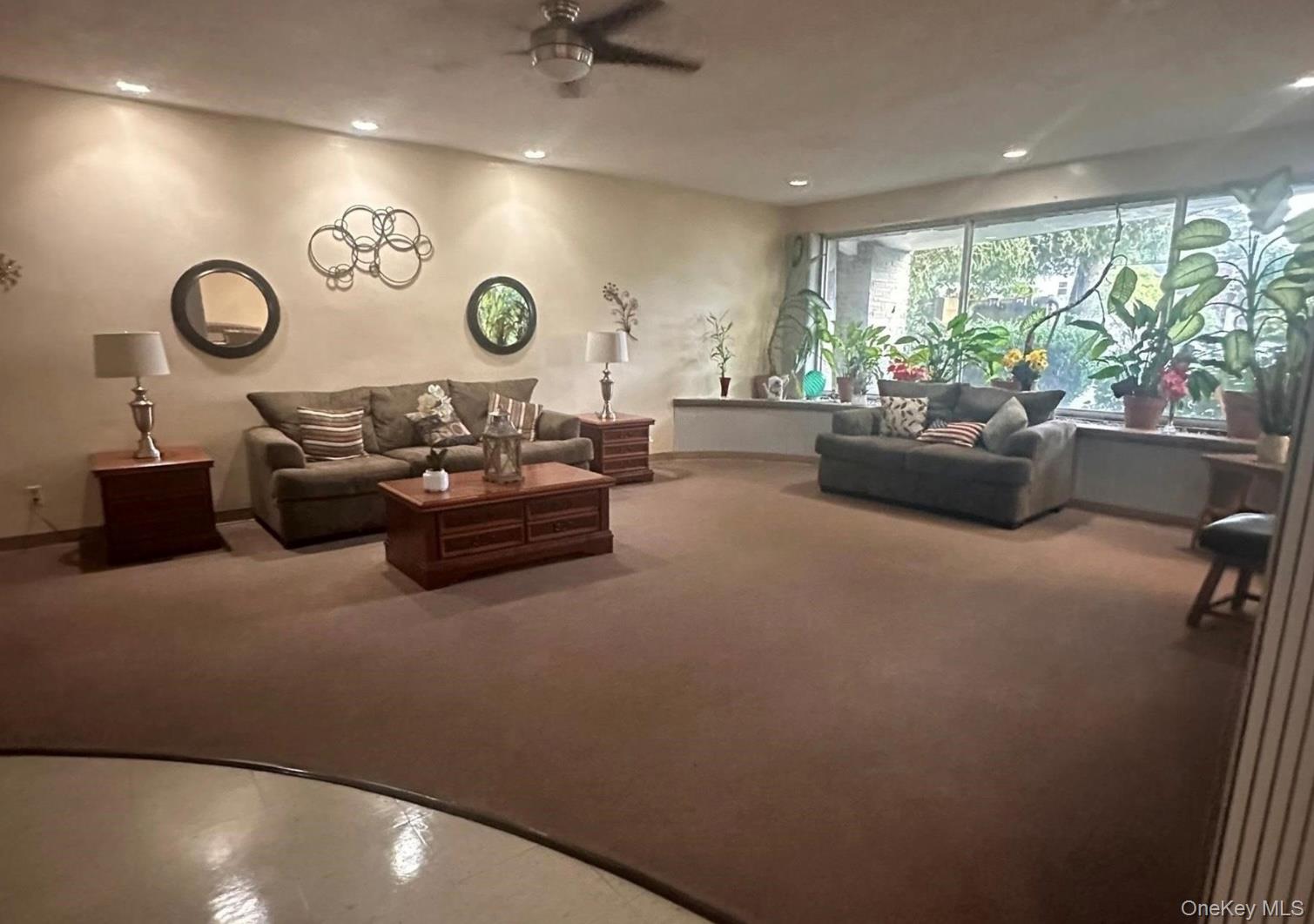 250 W Merrick Road # 2F, Freeport, NY 11520