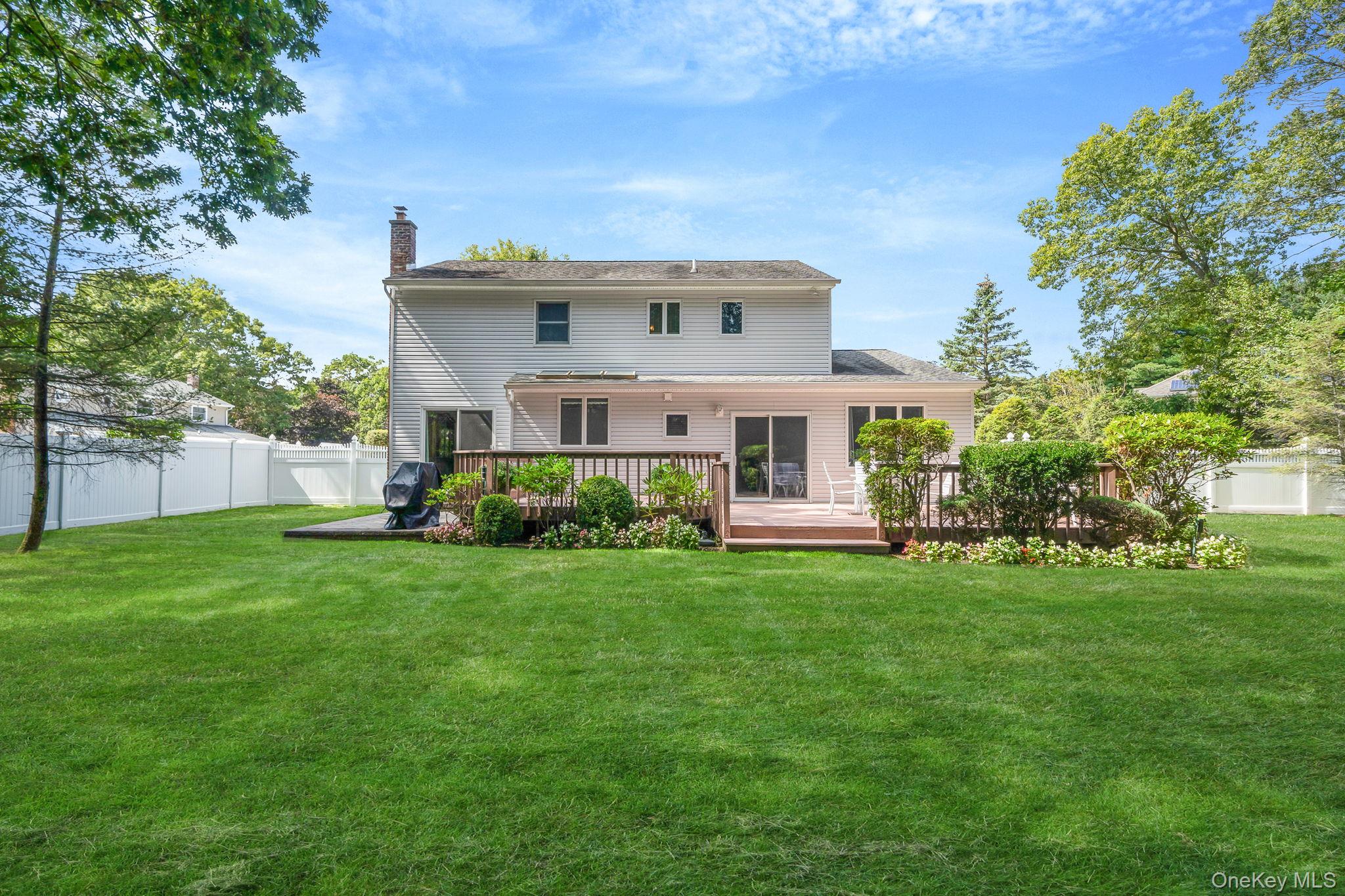 9 Lorraine Court, Smithtown, NY 11787