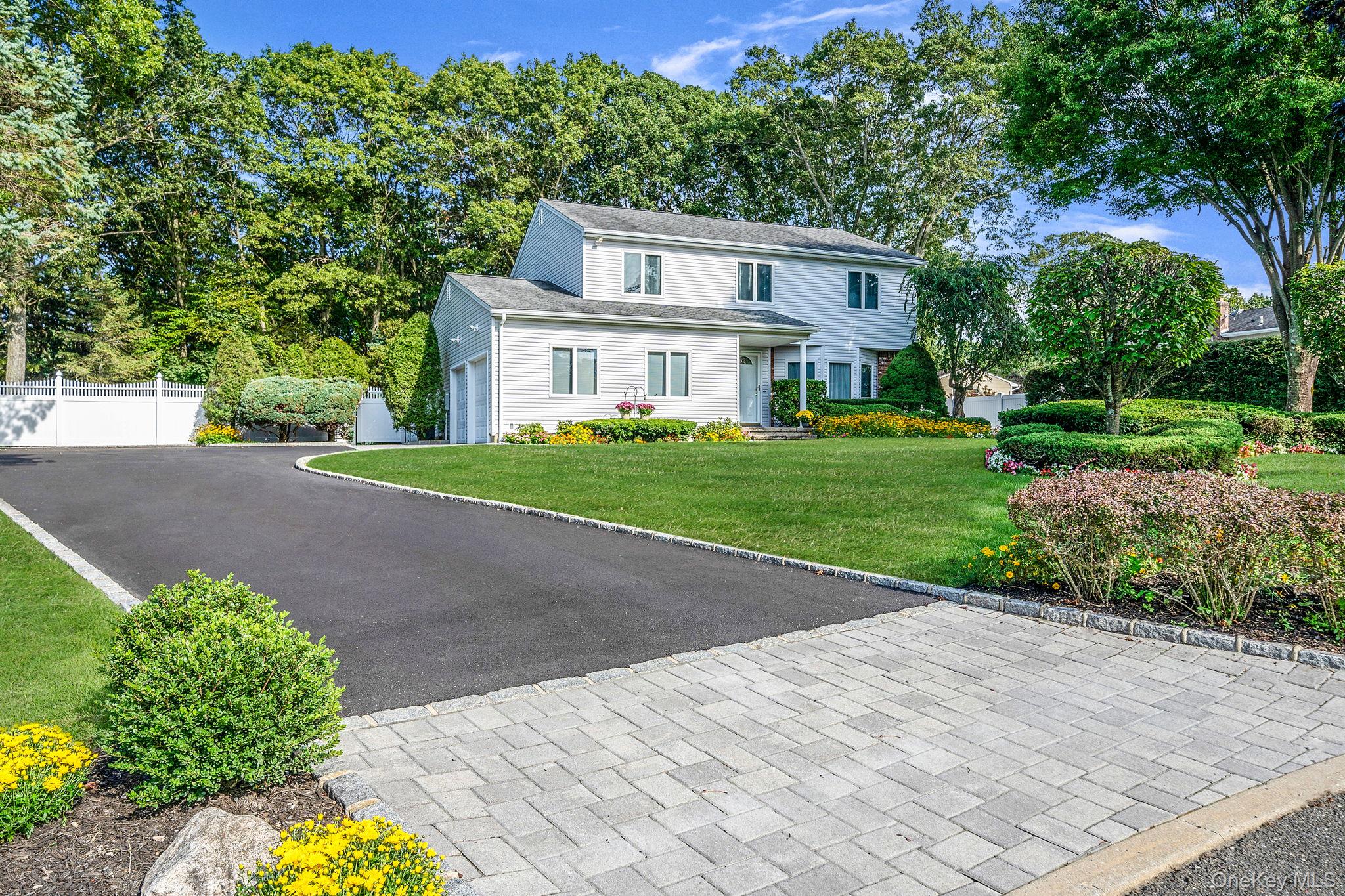 9 Lorraine Court, Smithtown, NY 11787