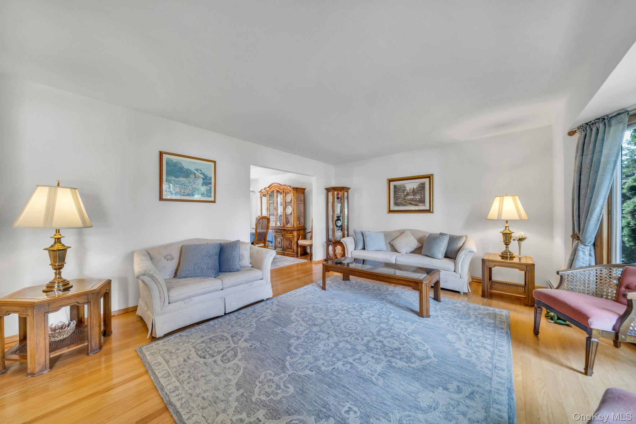 9 Lorraine Court, Smithtown, NY 11787