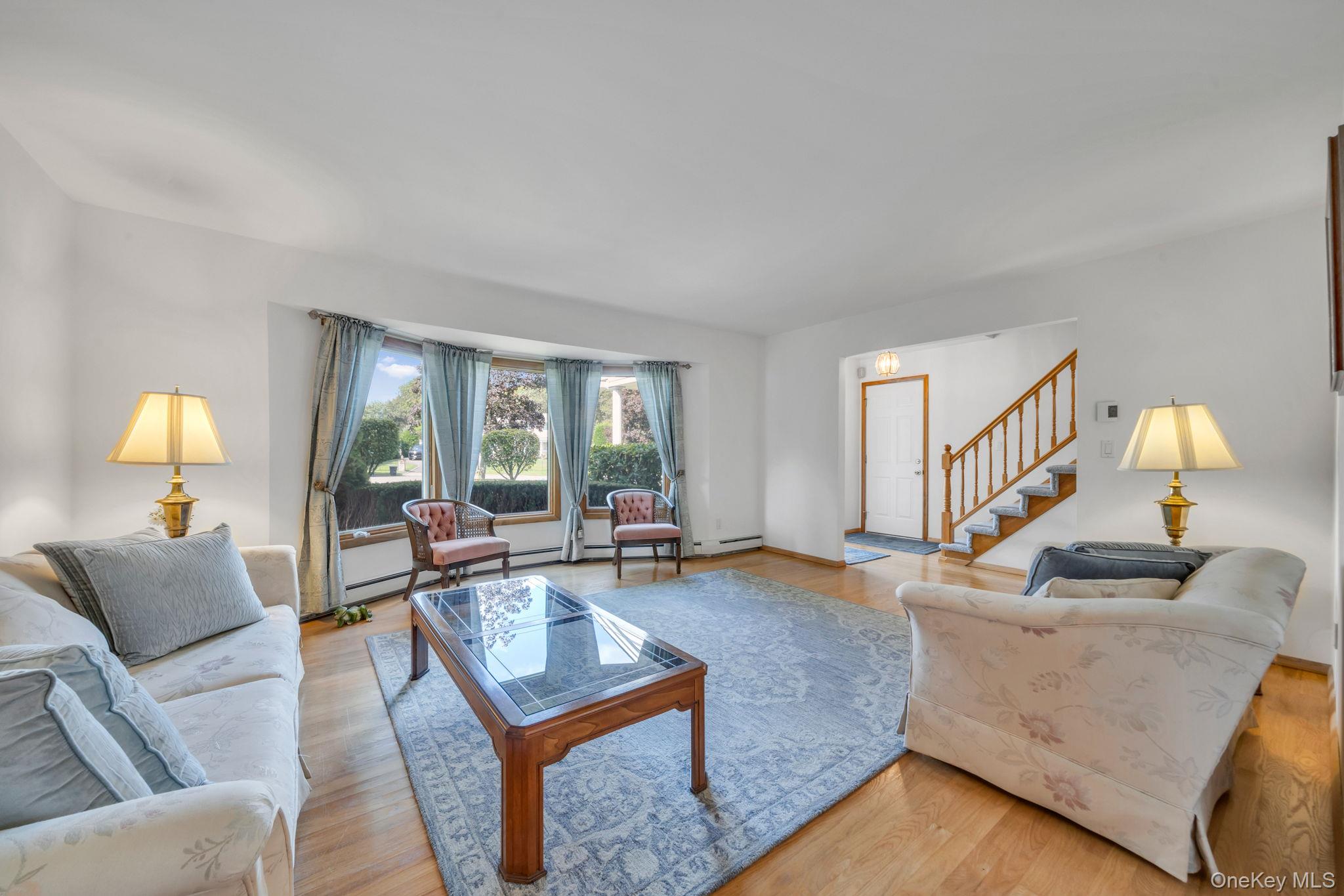 9 Lorraine Court, Smithtown, NY 11787