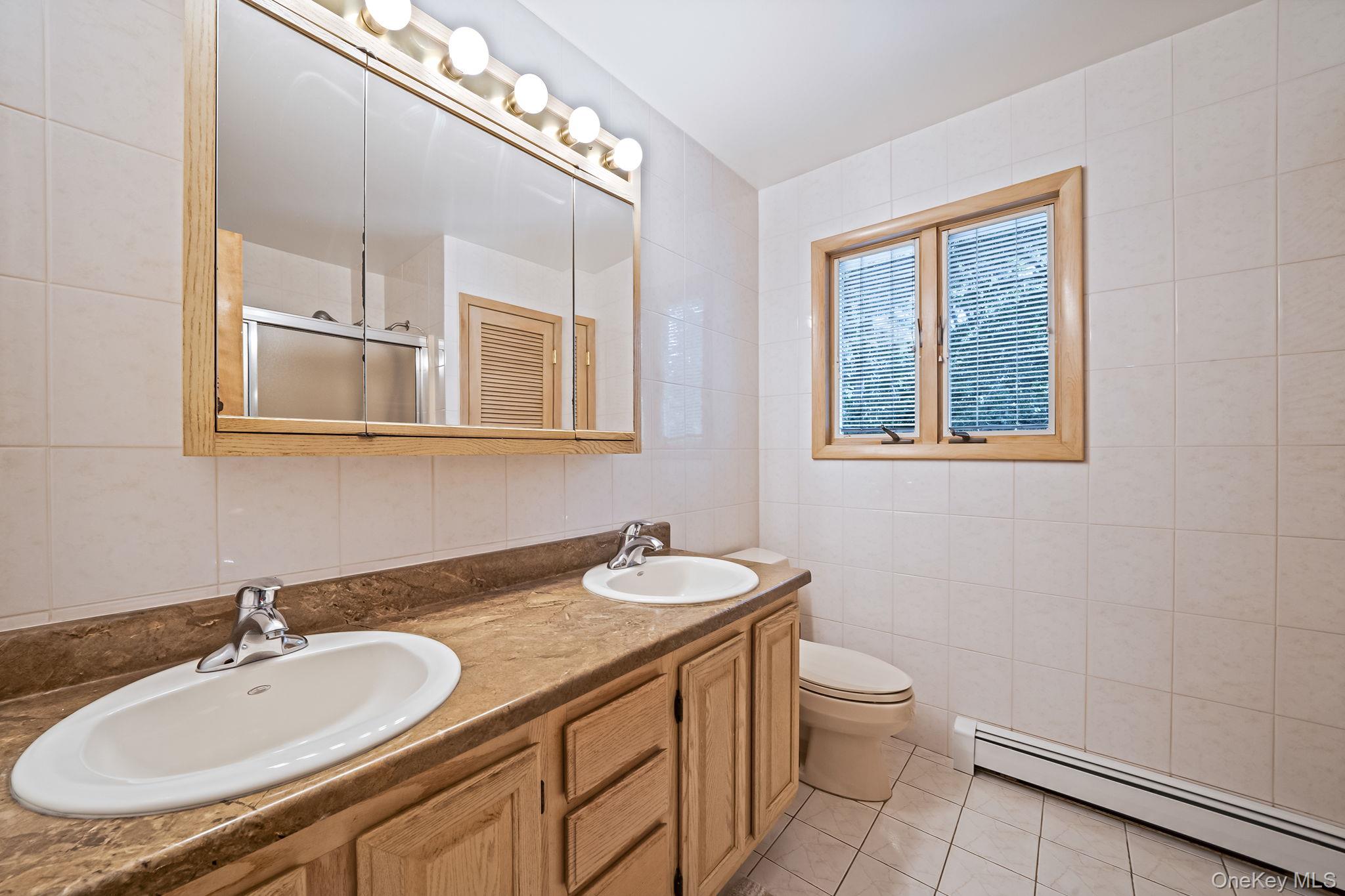 9 Lorraine Court, Smithtown, NY 11787