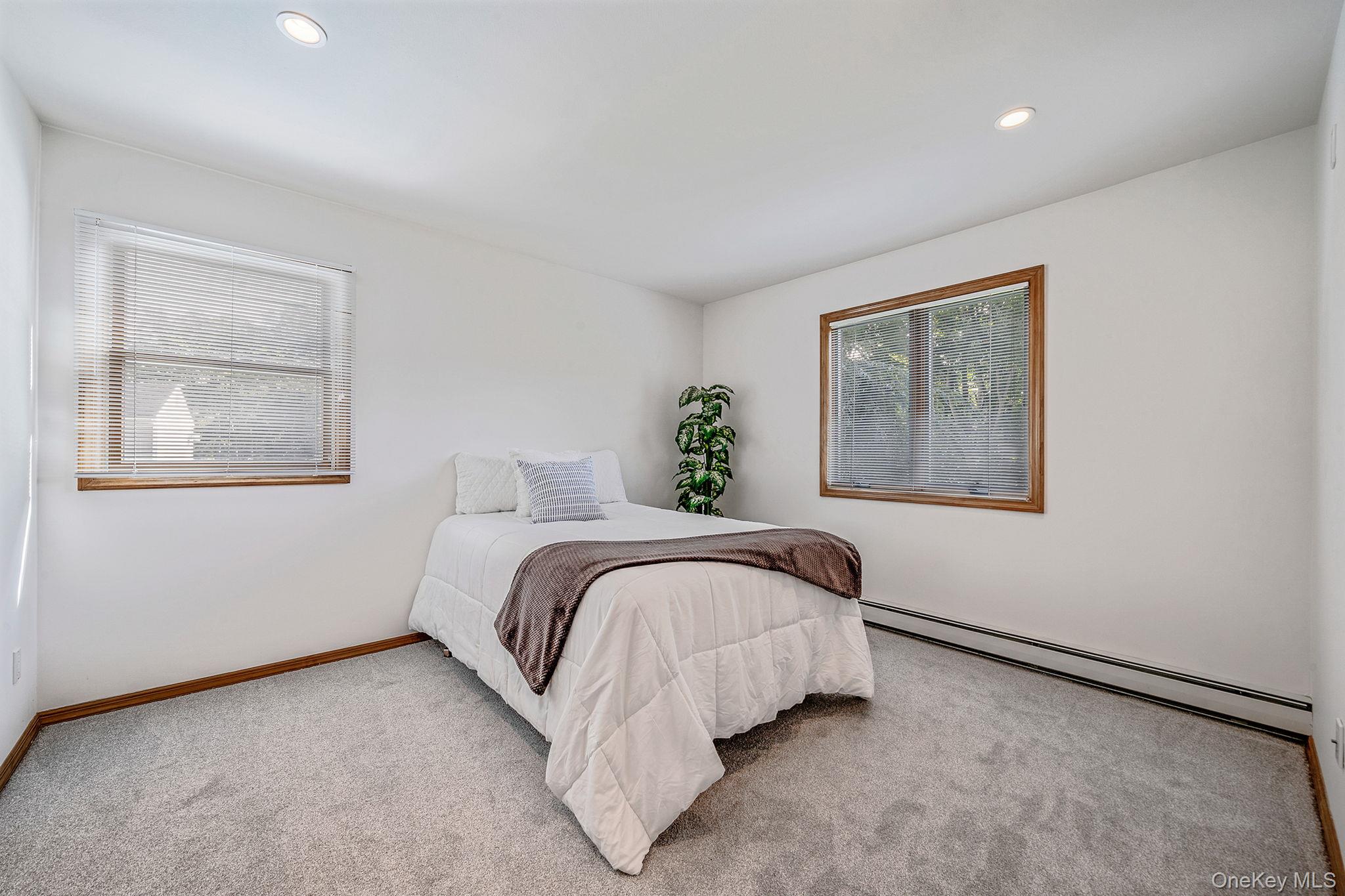 9 Lorraine Court, Smithtown, NY 11787