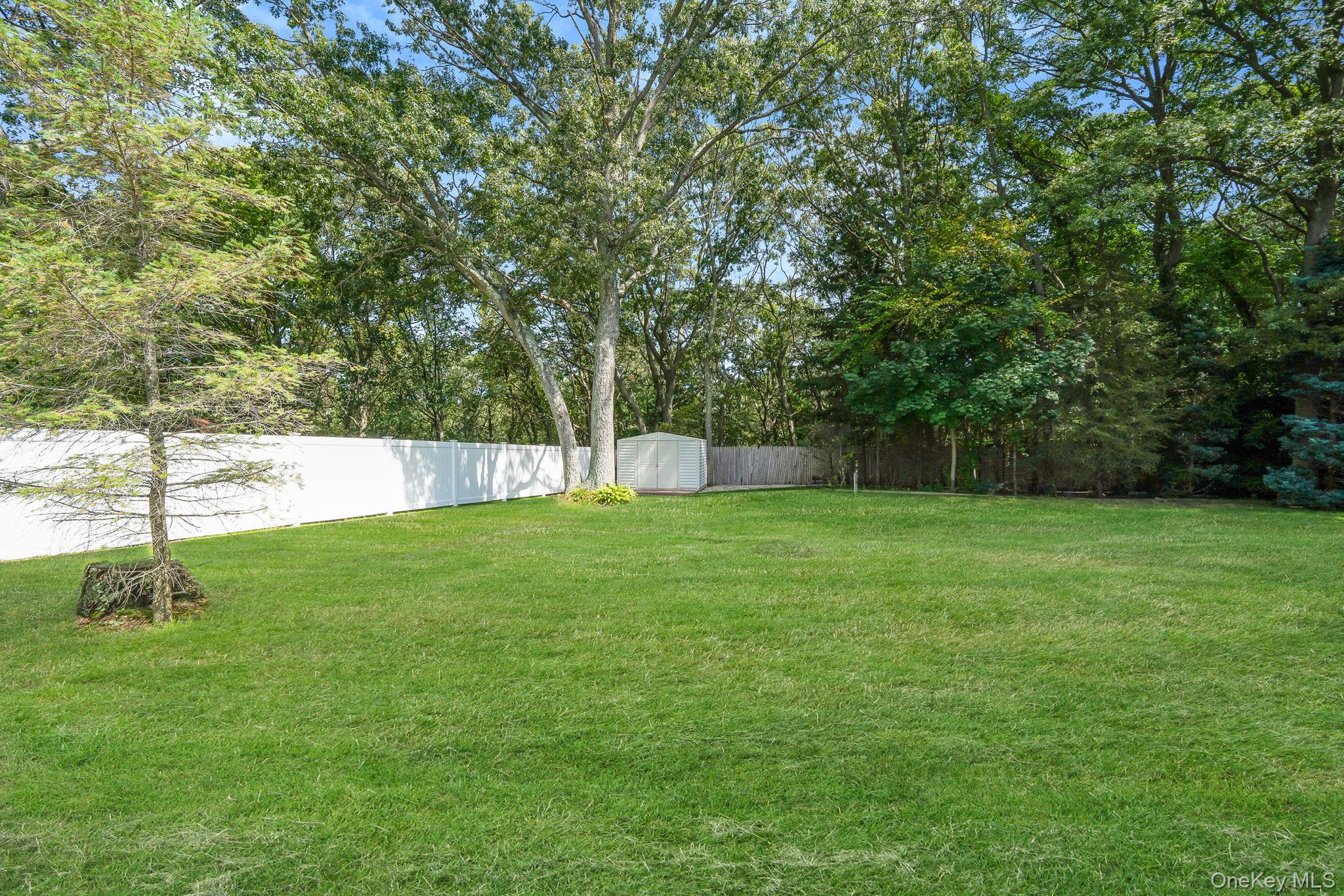 9 Lorraine Court, Smithtown, NY 11787