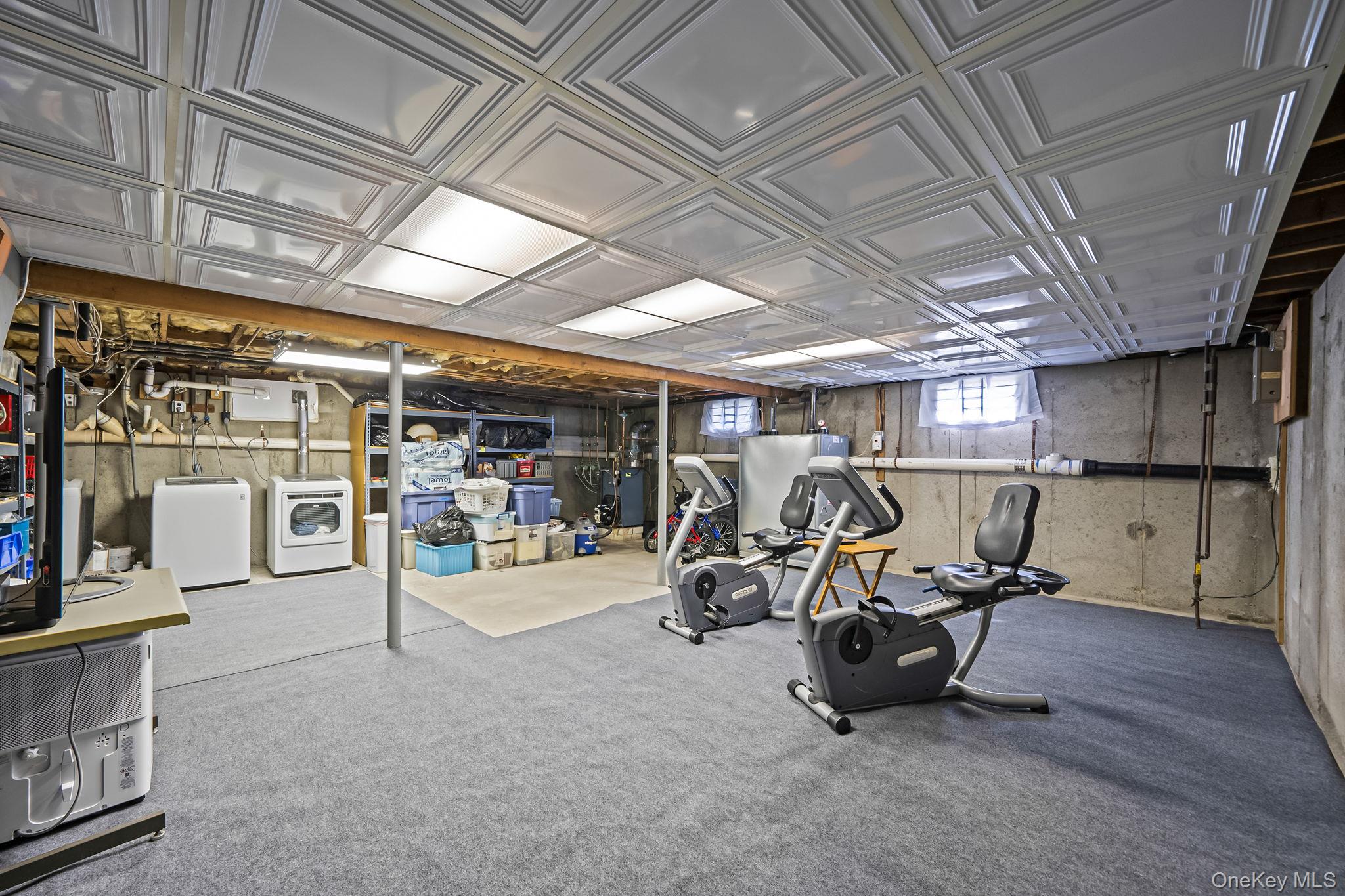 9 Lorraine Court, Smithtown, NY 11787