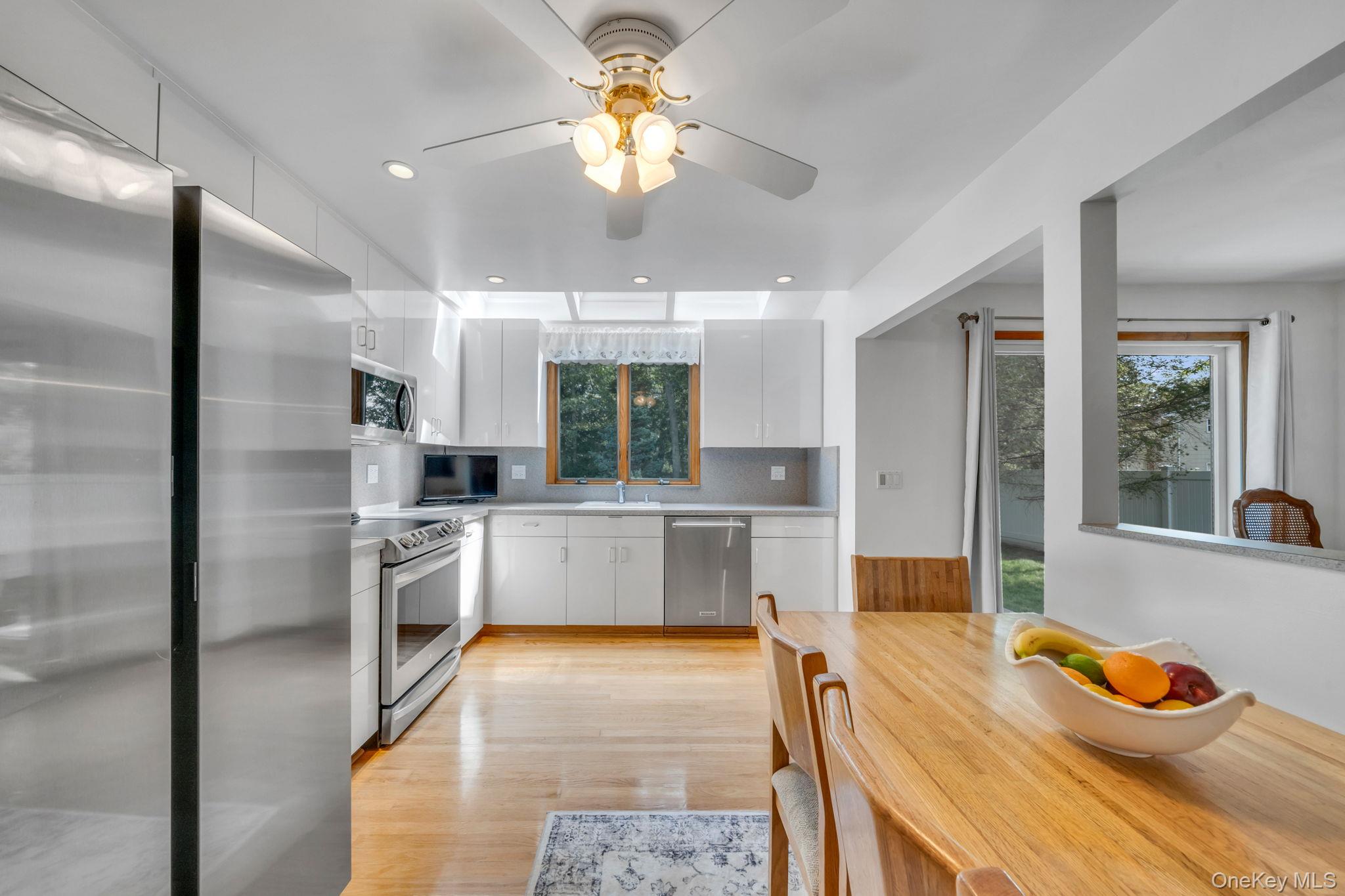 9 Lorraine Court, Smithtown, NY 11787