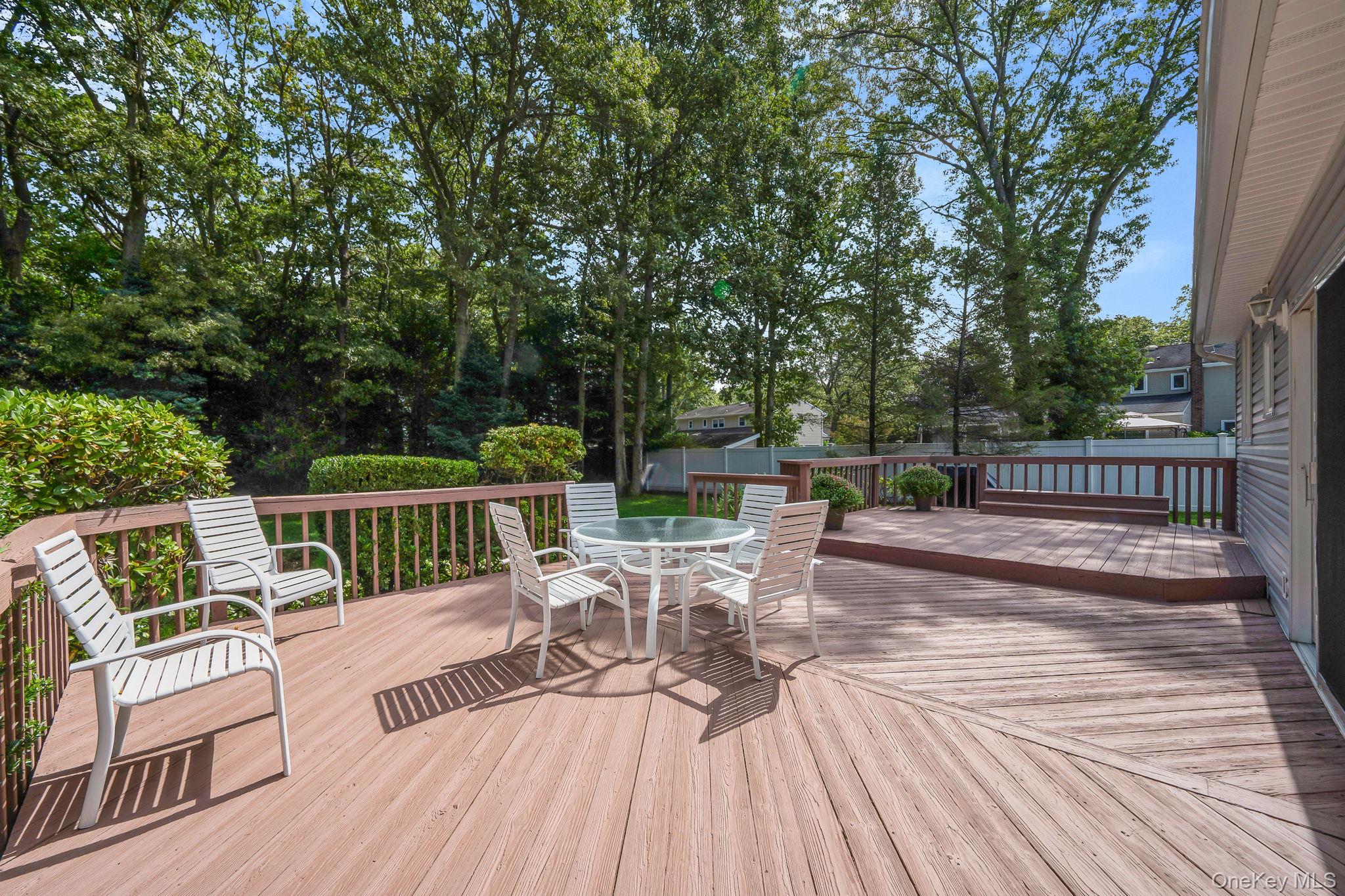 9 Lorraine Court, Smithtown, NY 11787