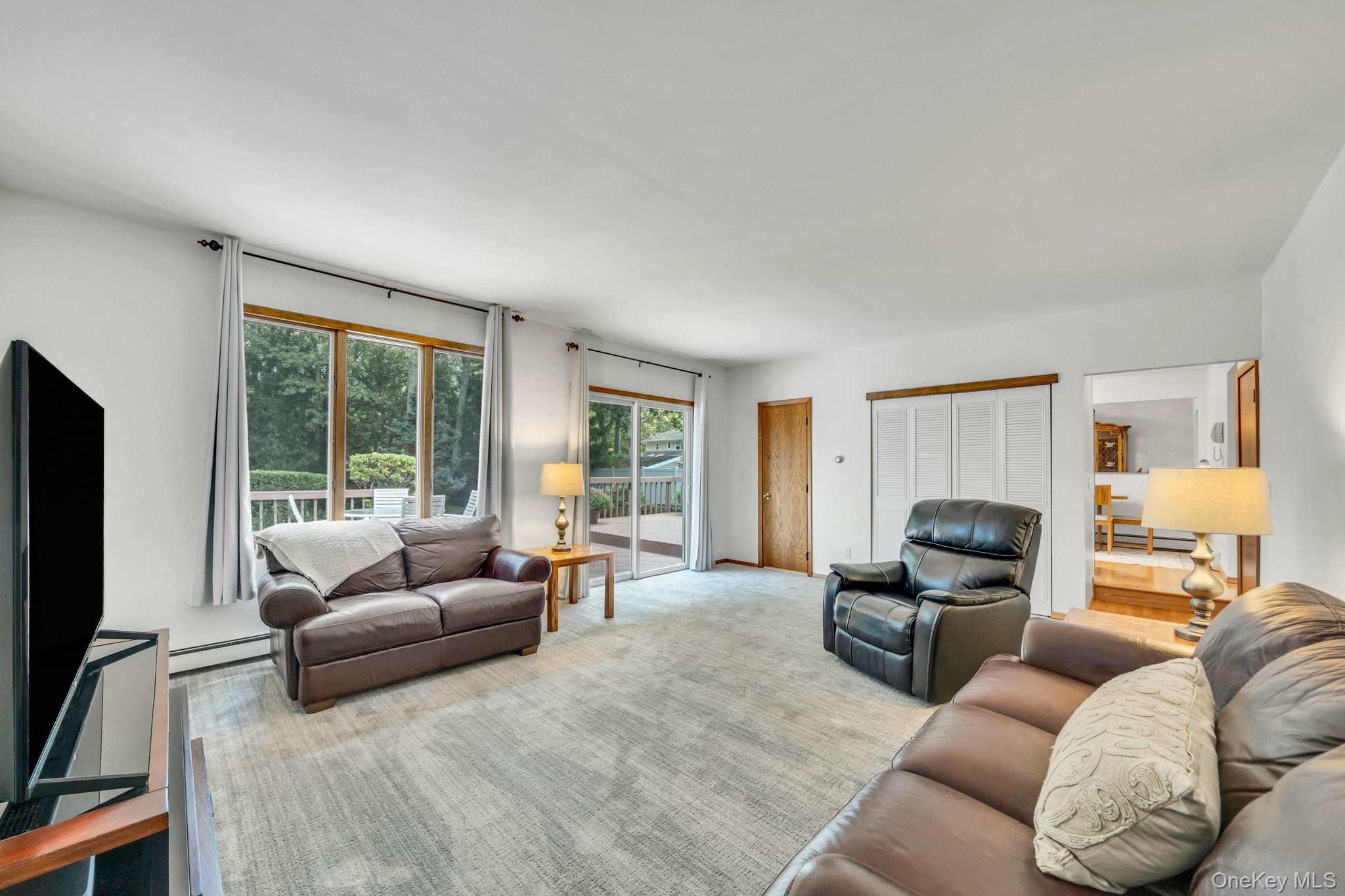 9 Lorraine Court, Smithtown, NY 11787