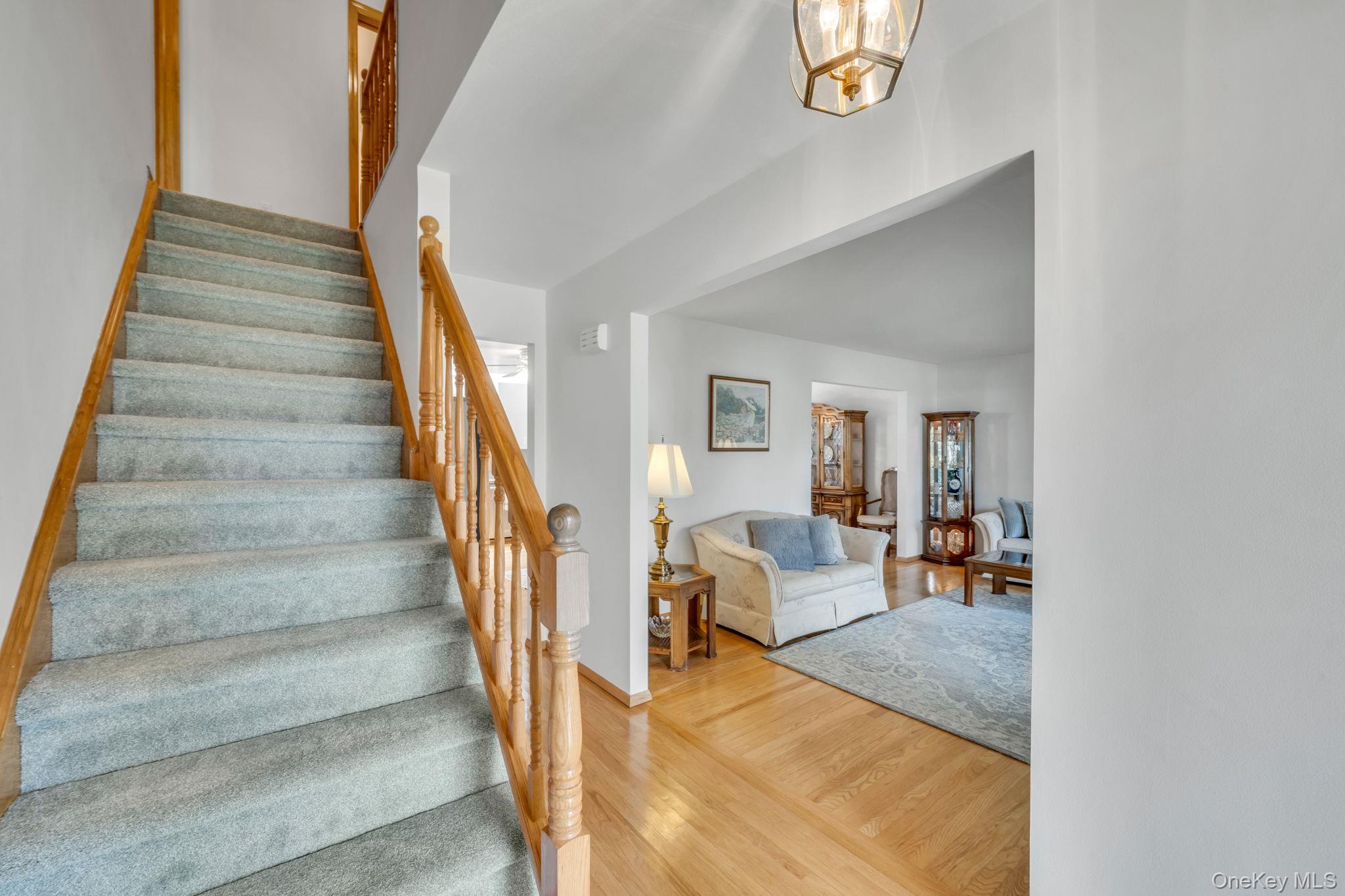 9 Lorraine Court, Smithtown, NY 11787