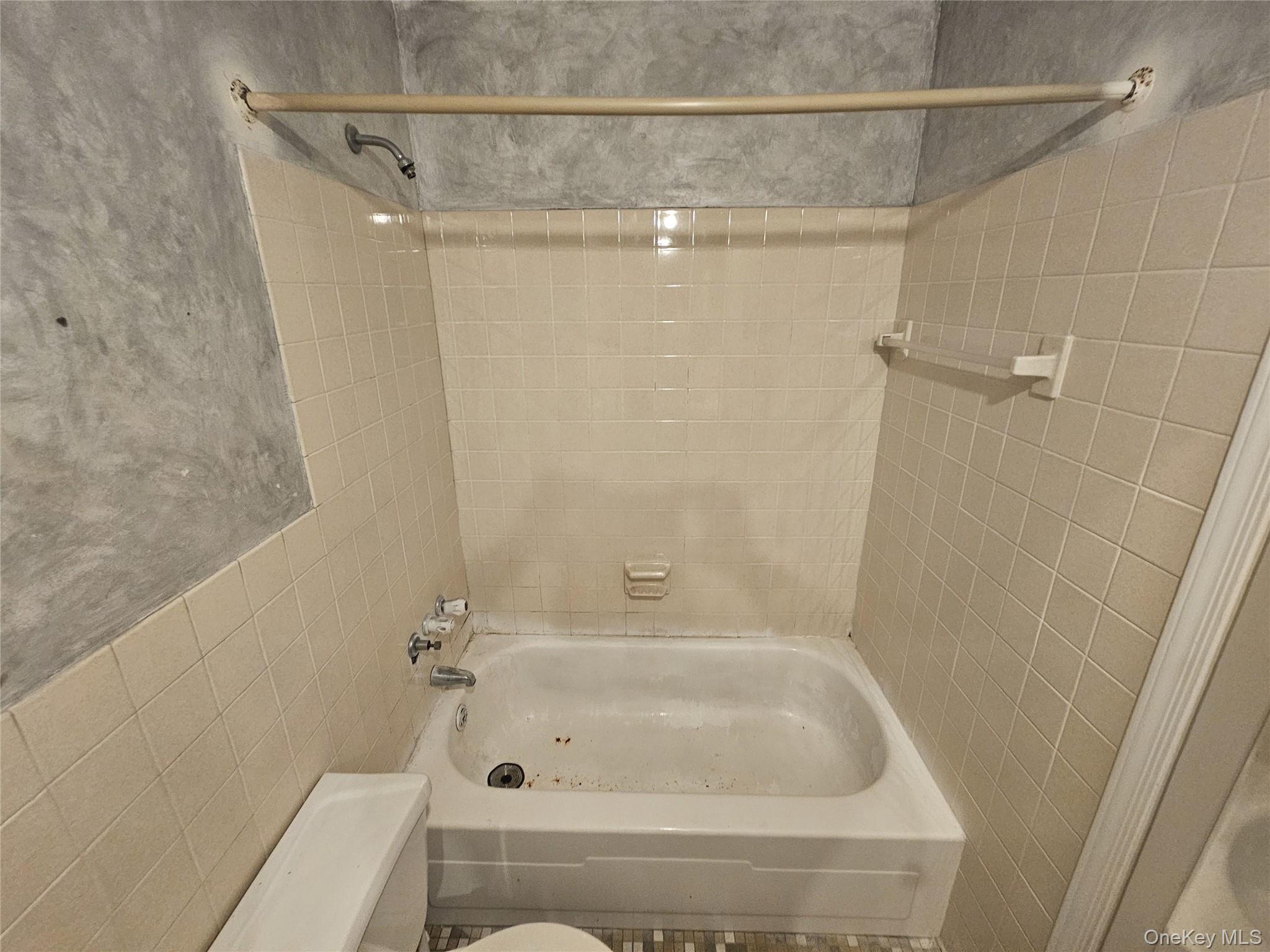 424 Carpenter Avenue # 11, Newburgh, NY 12550