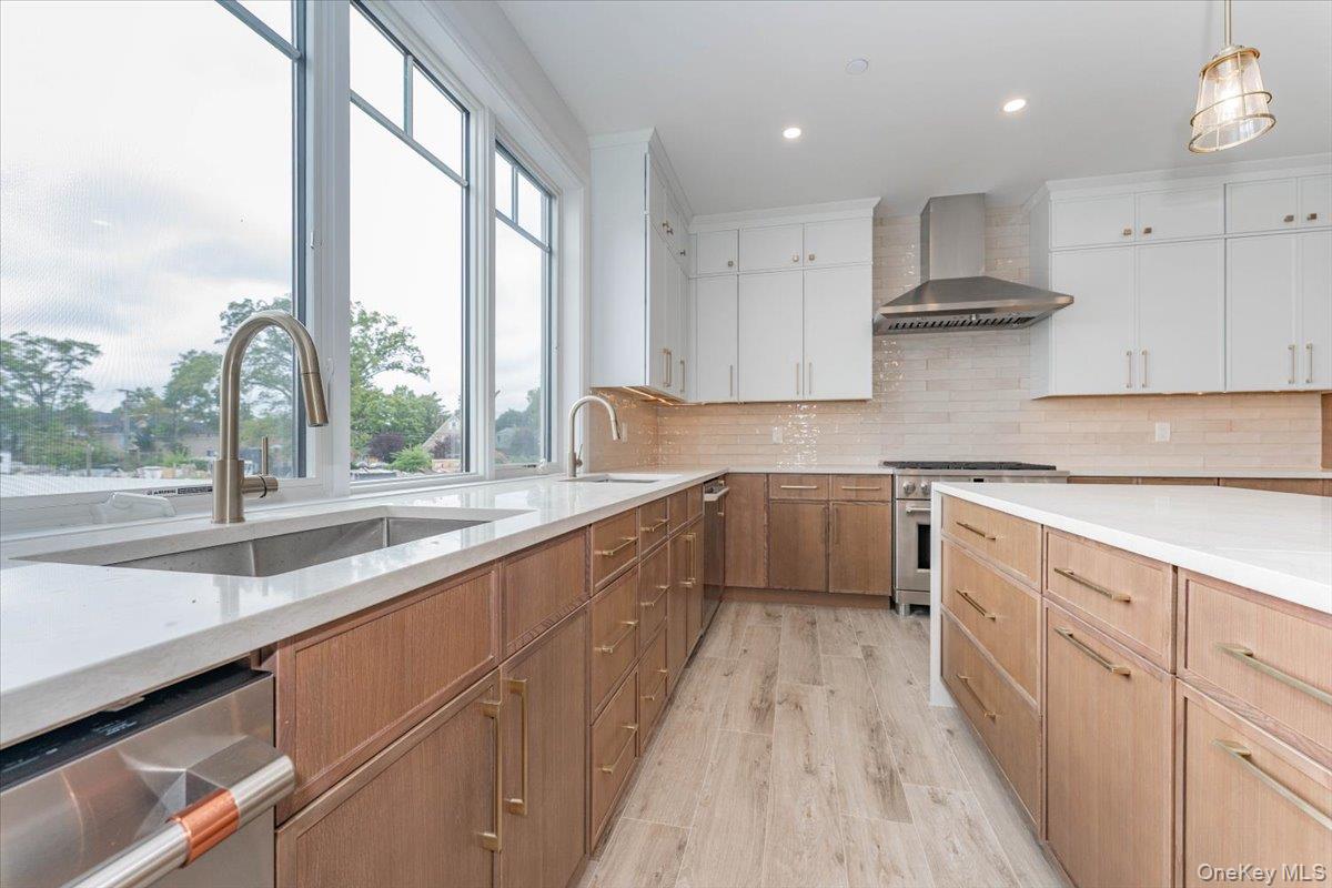 905 Greenfield Road, Woodmere, NY 11598