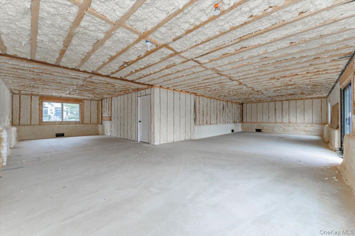 905 Greenfield Road, Woodmere, NY 11598