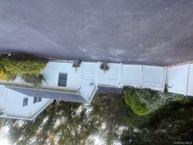 34 MARKWOOD Lane, East Northport, NY 11731