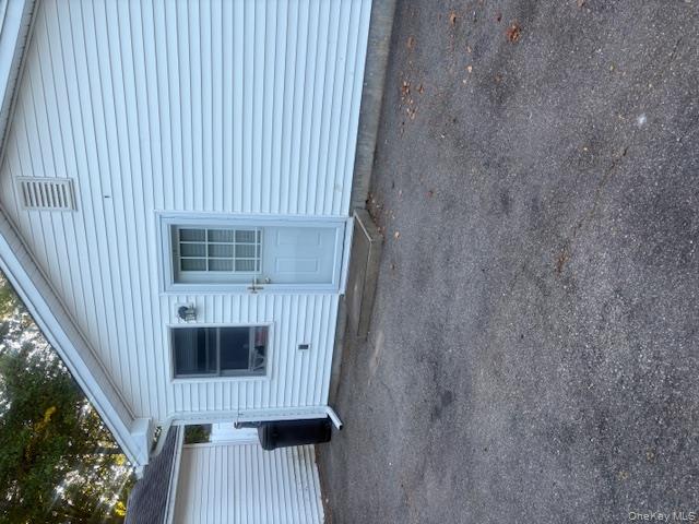 34 MARKWOOD Lane, East Northport, NY 11731