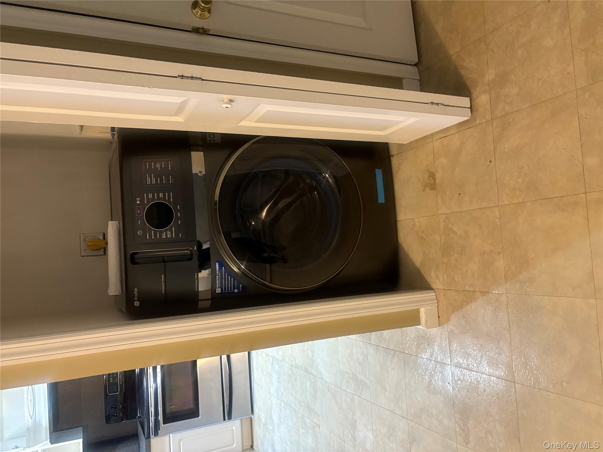 34 MARKWOOD Lane, East Northport, NY 11731