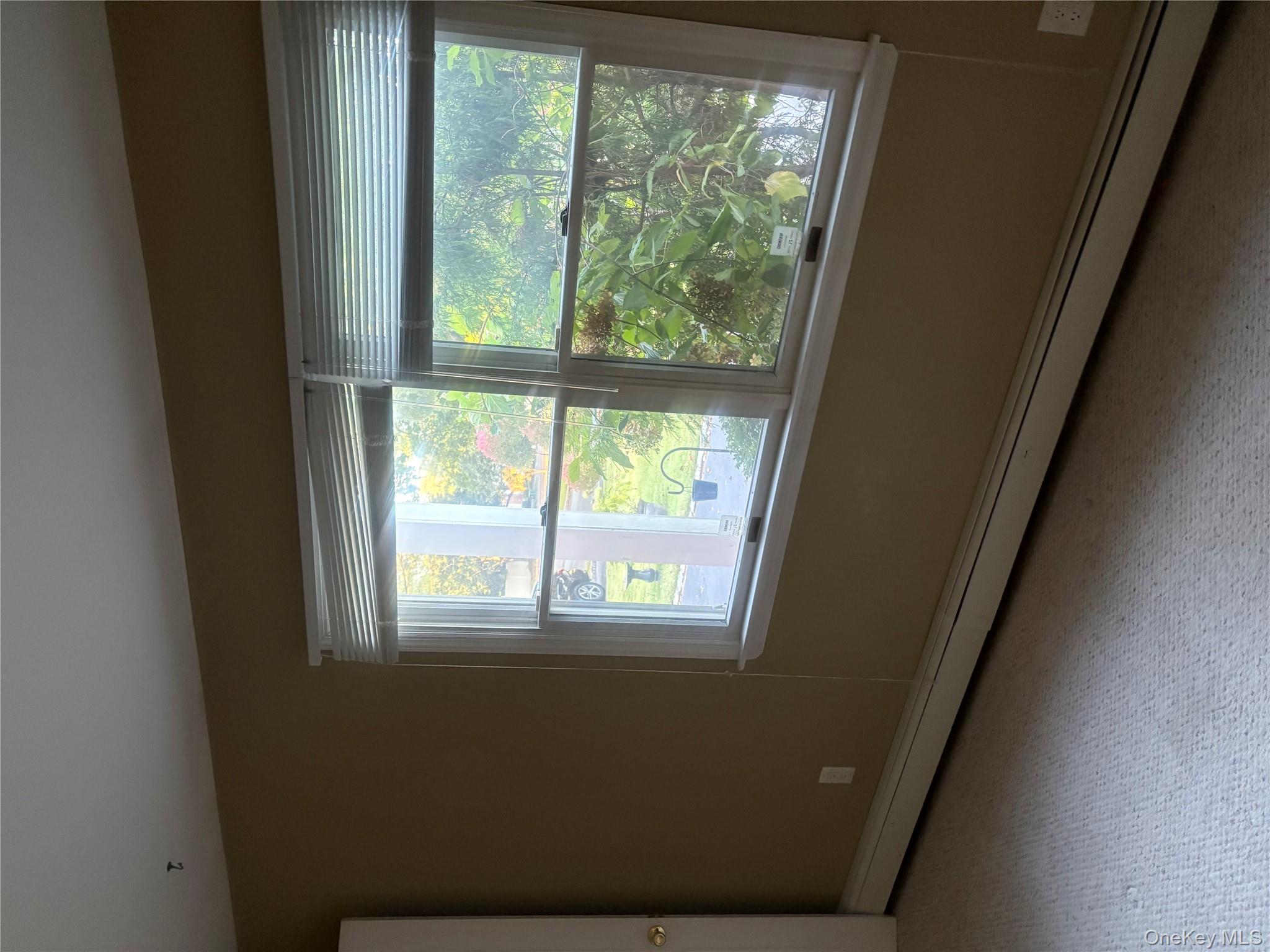 34 MARKWOOD Lane, East Northport, NY 11731