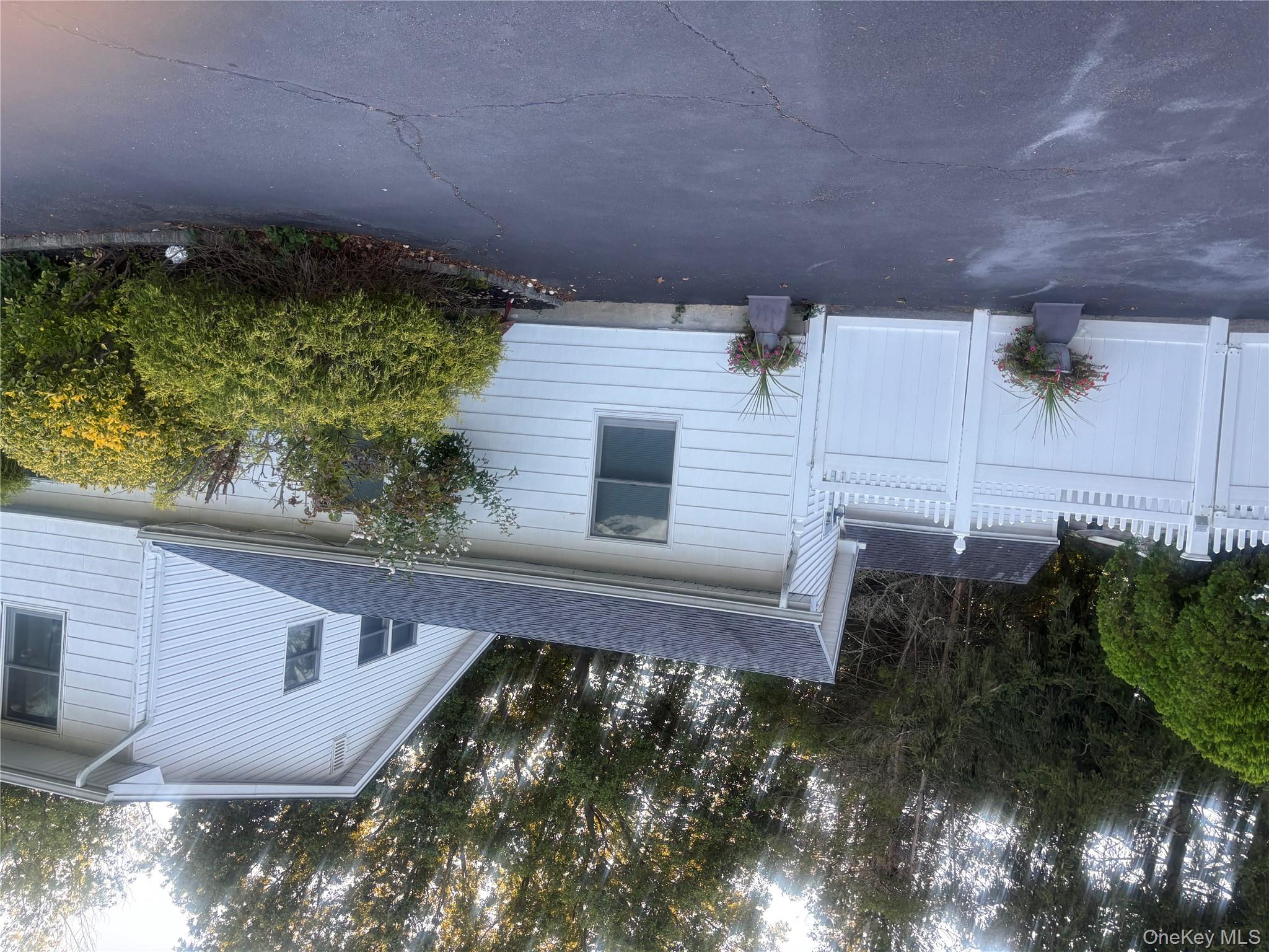 34 MARKWOOD Lane, East Northport, NY 11731