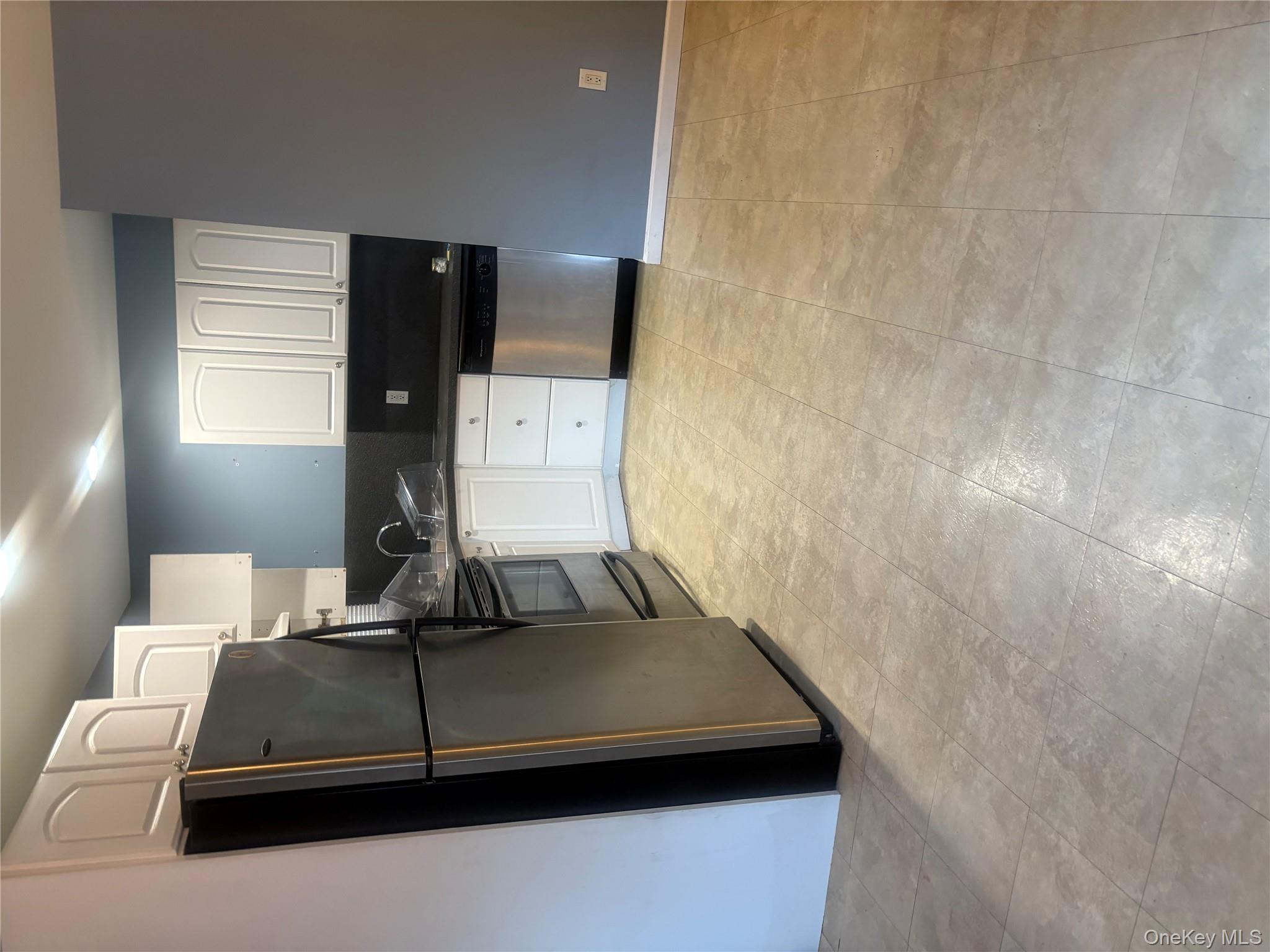 34 MARKWOOD Lane, East Northport, NY 11731