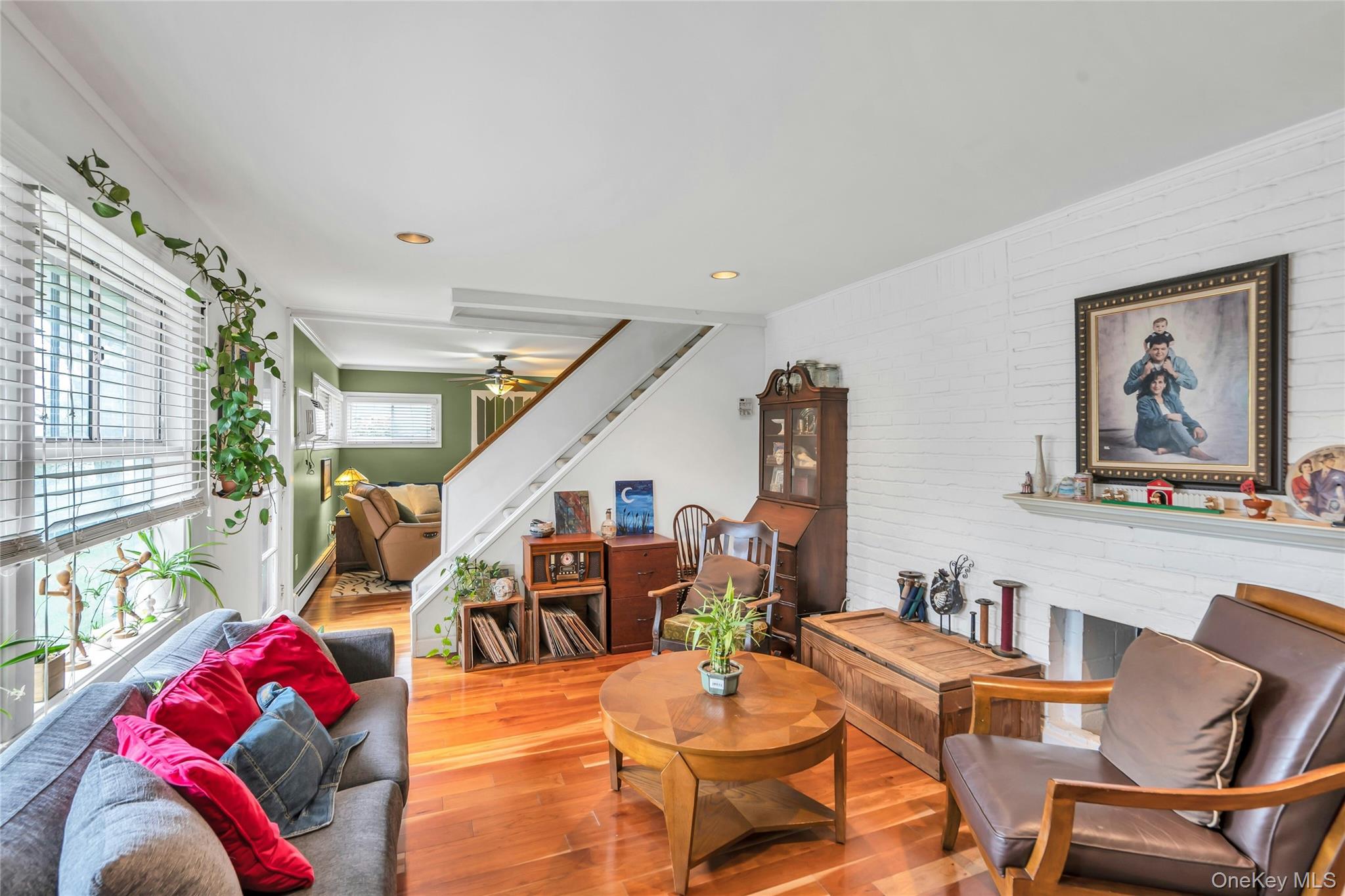 29 Crystal Lane, Westbury, NY 11590