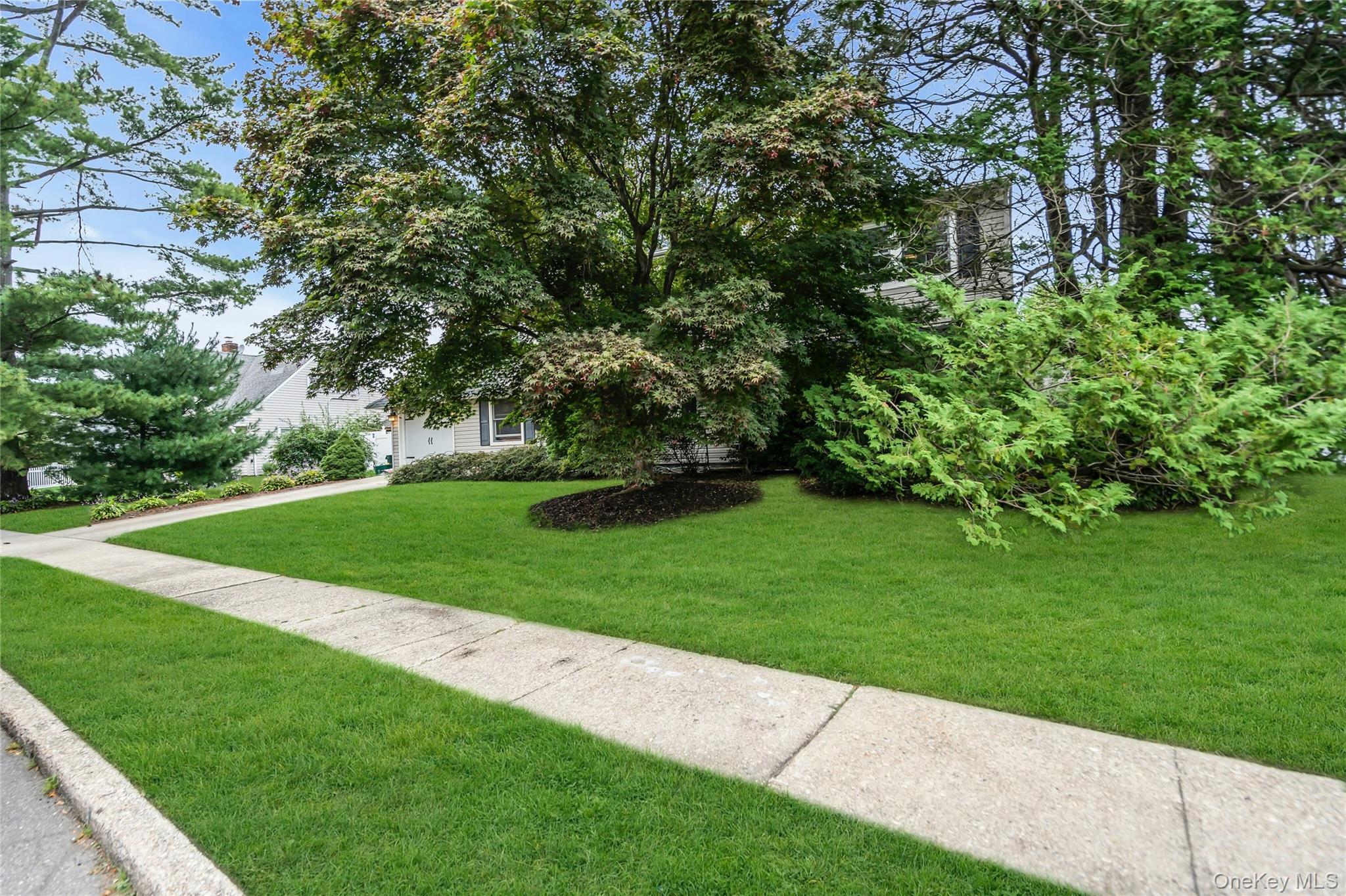 29 Crystal Lane, Westbury, NY 11590