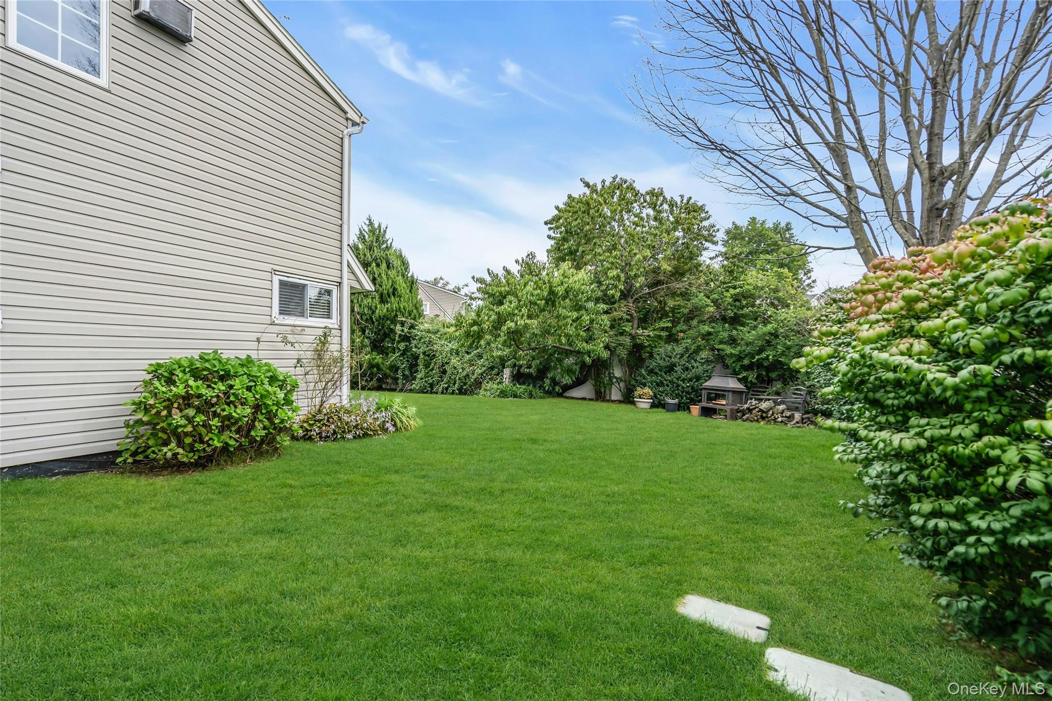 29 Crystal Lane, Westbury, NY 11590