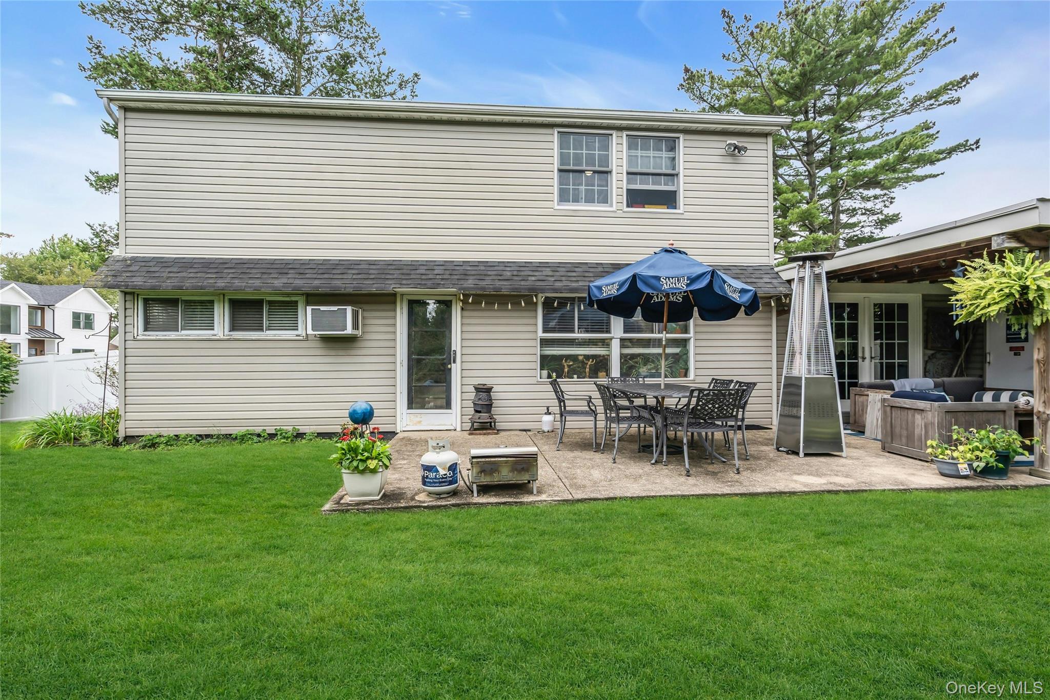 29 Crystal Lane, Westbury, NY 11590