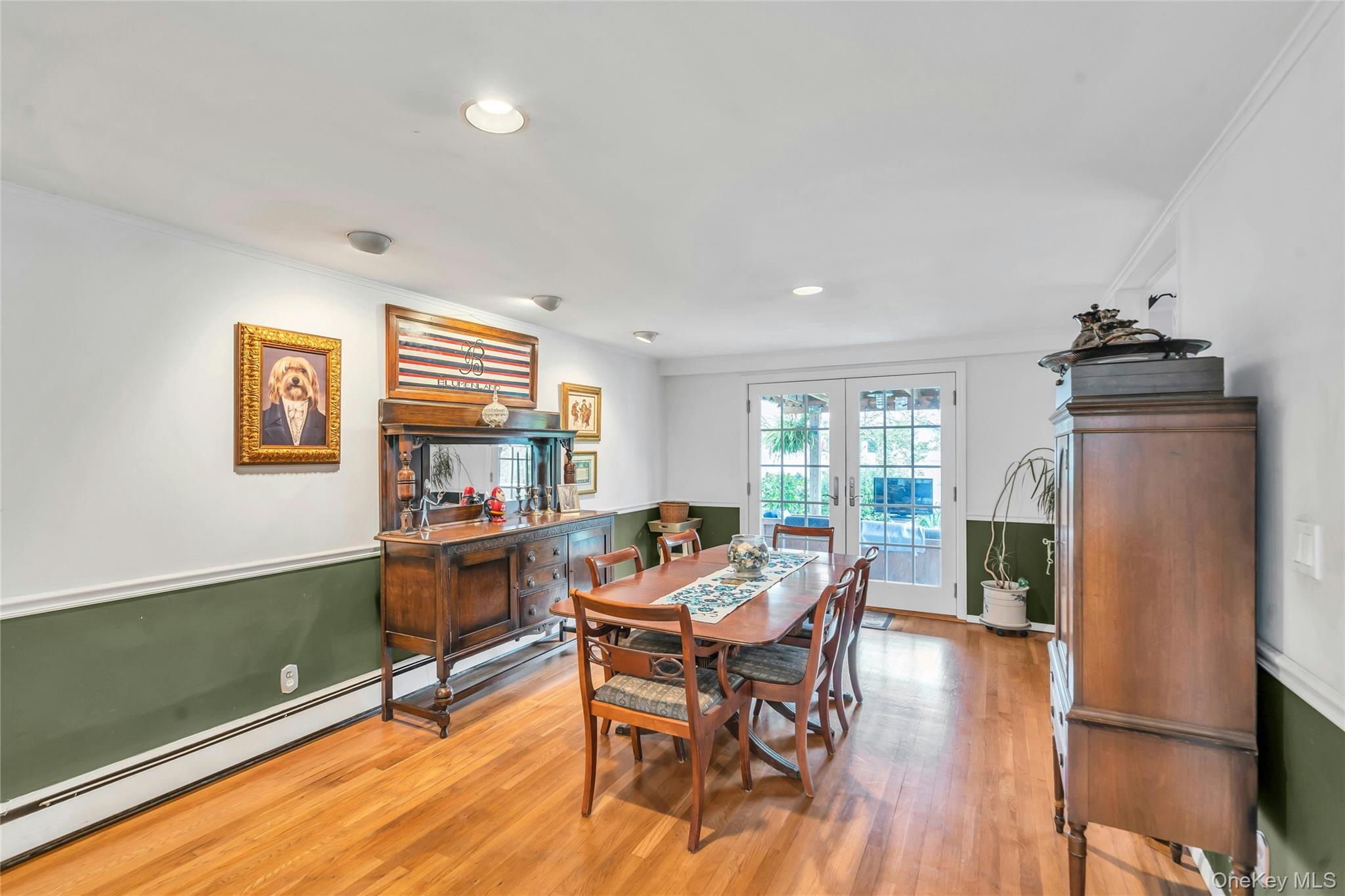 29 Crystal Lane, Westbury, NY 11590