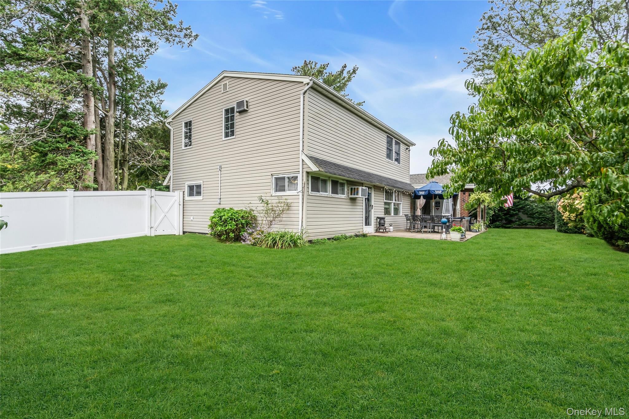 29 Crystal Lane, Westbury, NY 11590